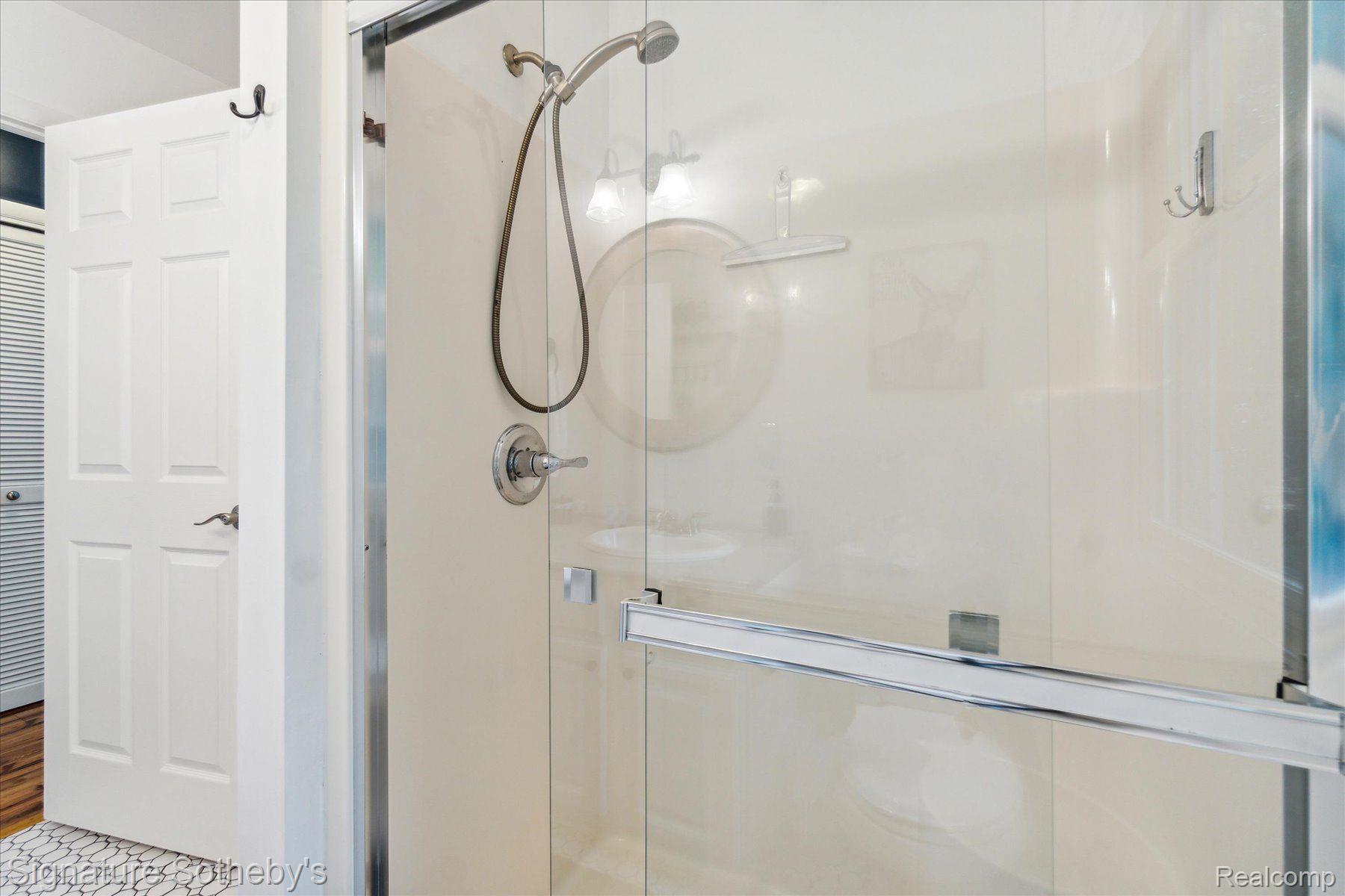 1091 MAPLE WALK Drive