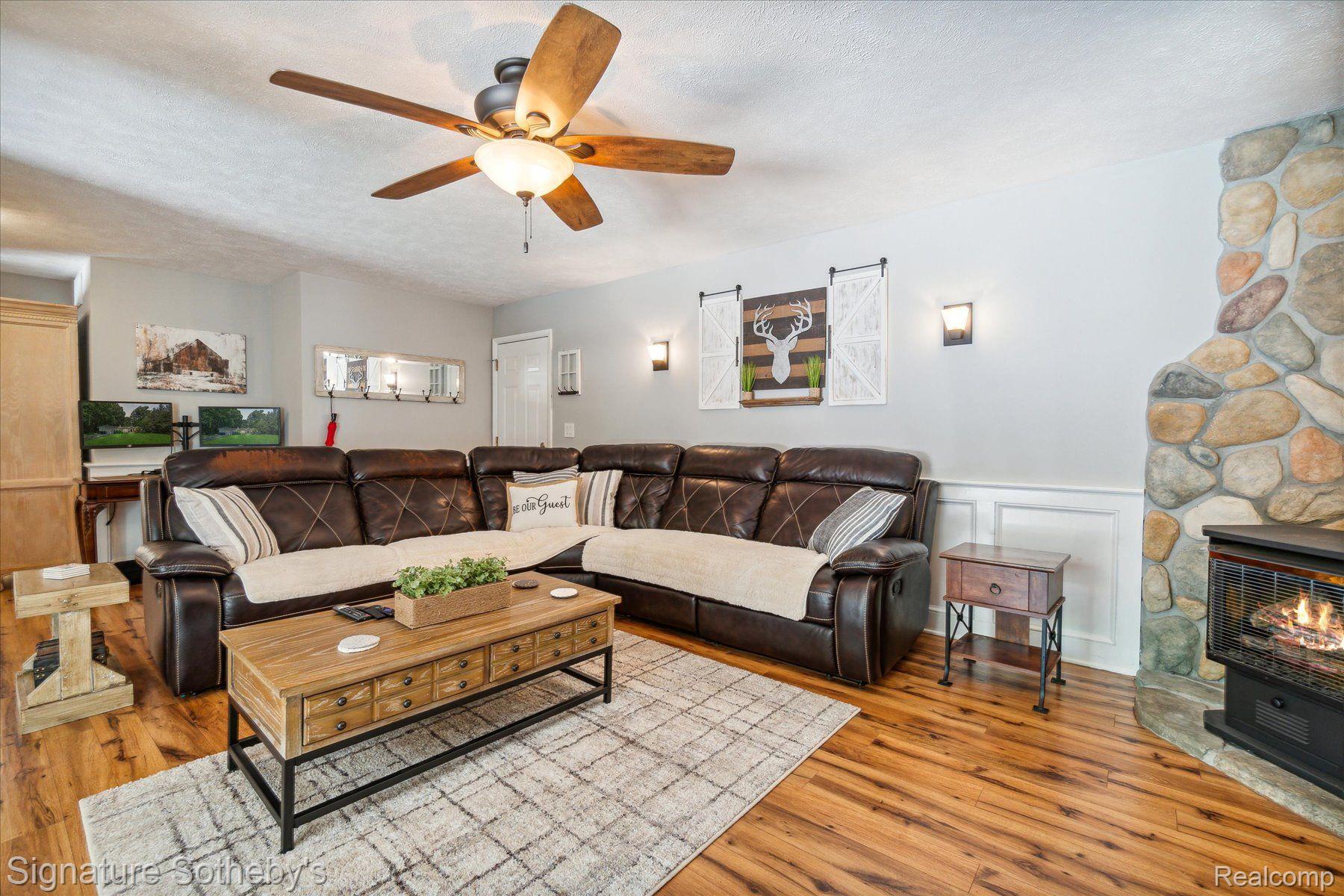 1091 MAPLE WALK Drive