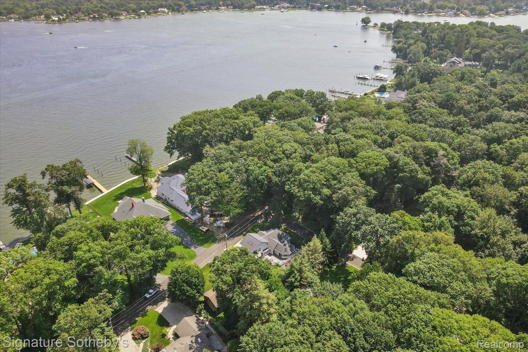 1091 MAPLE WALK Drive