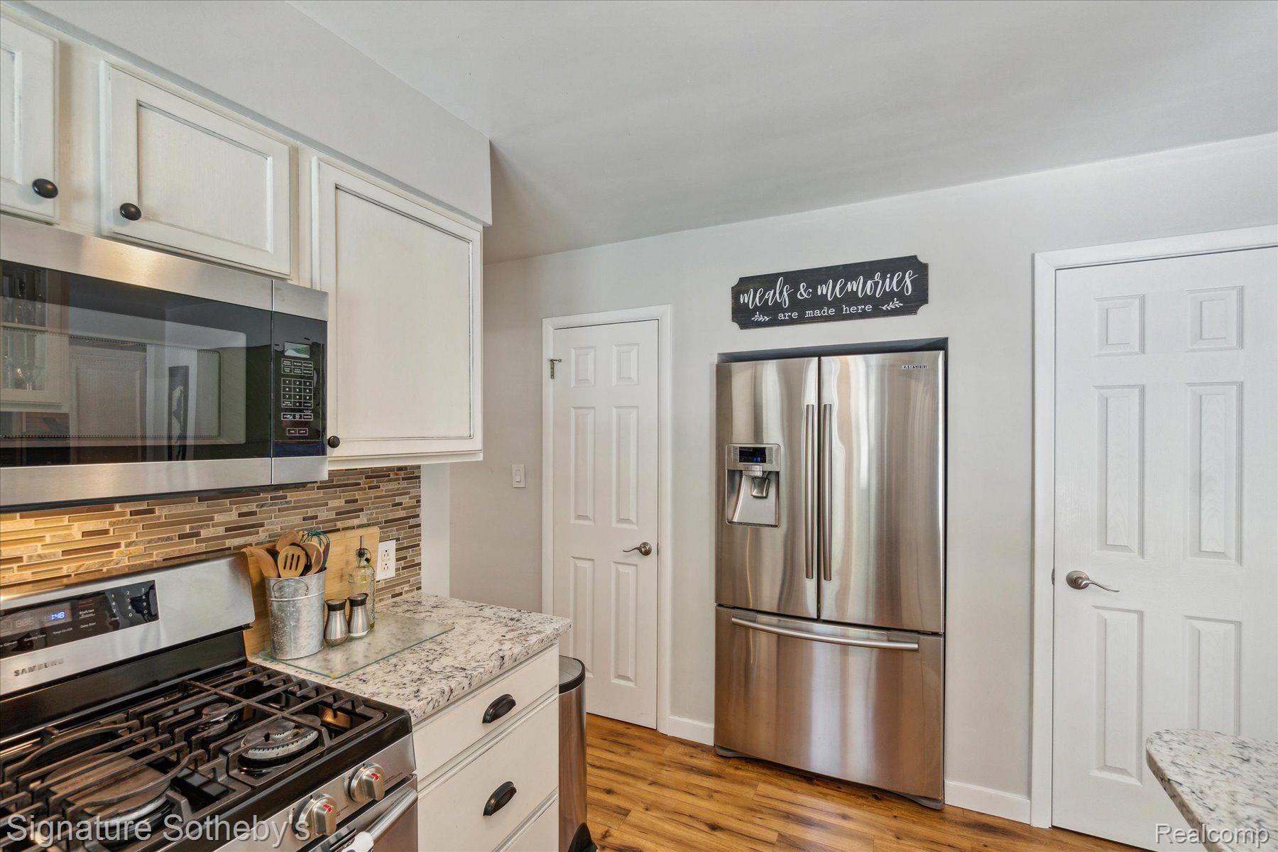 1091 MAPLE WALK Drive