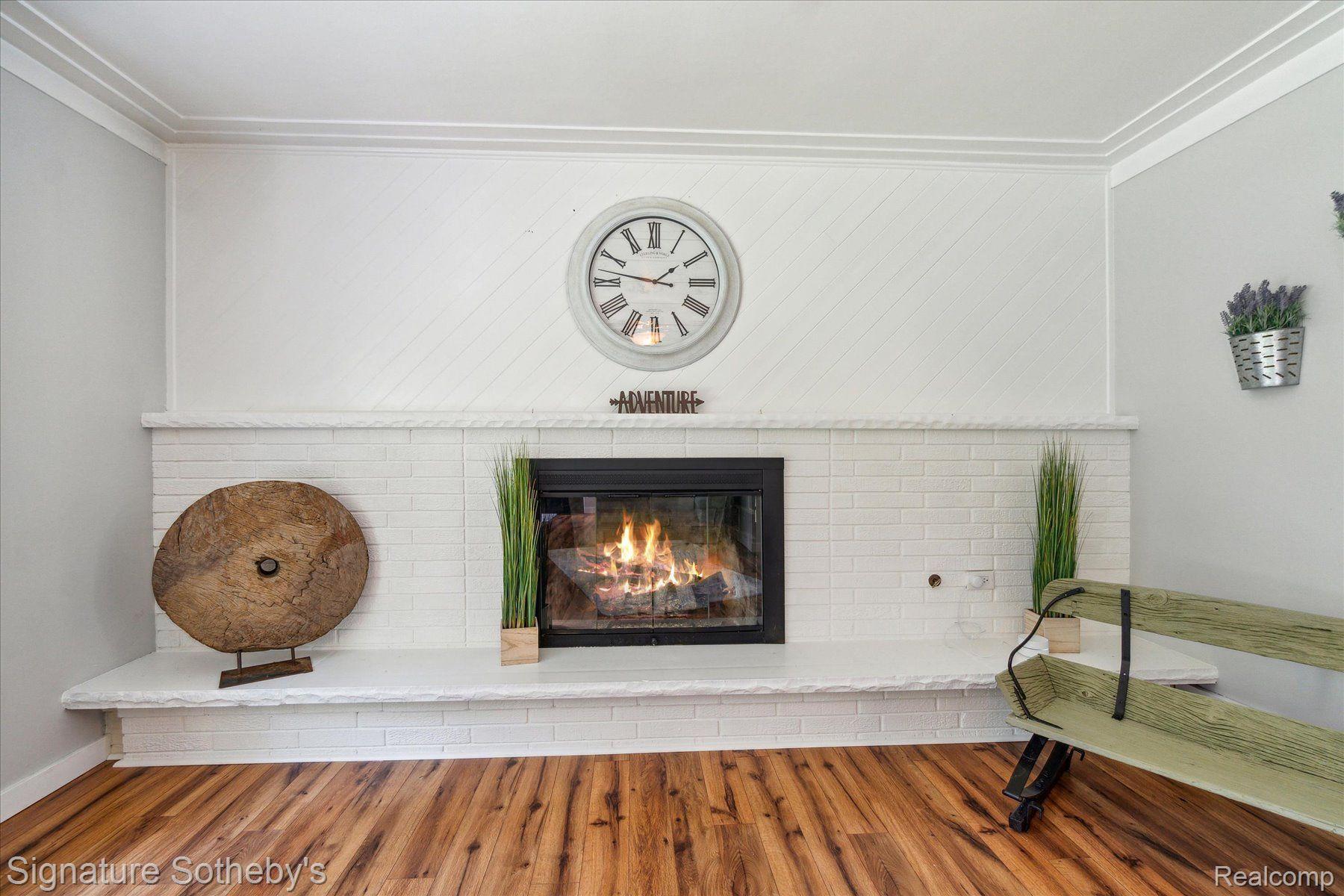 1091 MAPLE WALK Drive