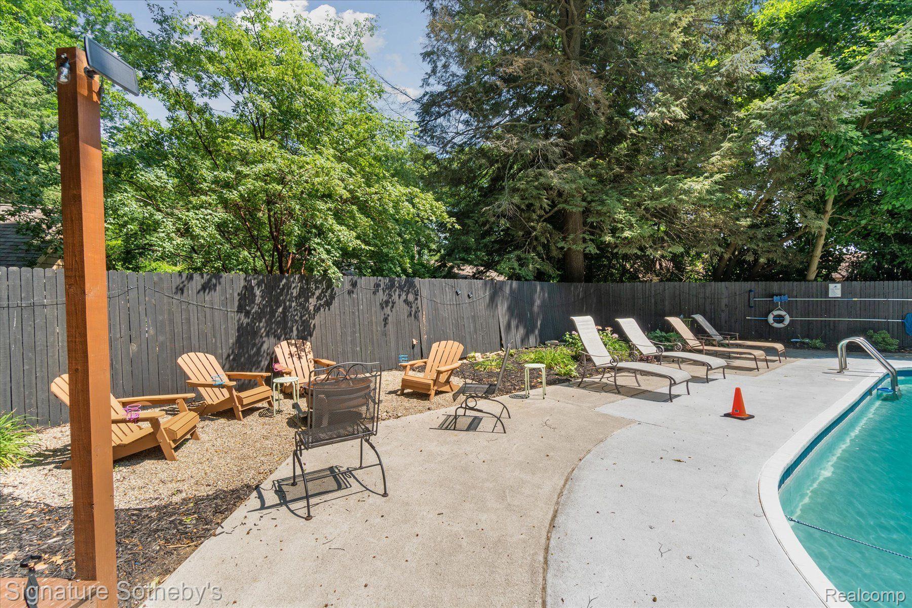 1091 MAPLE WALK Drive