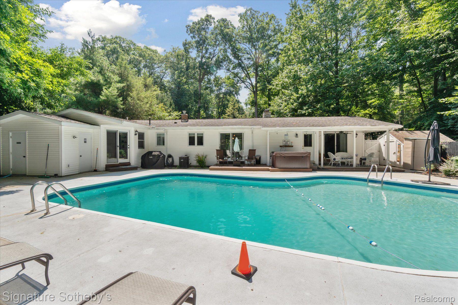 1091 MAPLE WALK Drive