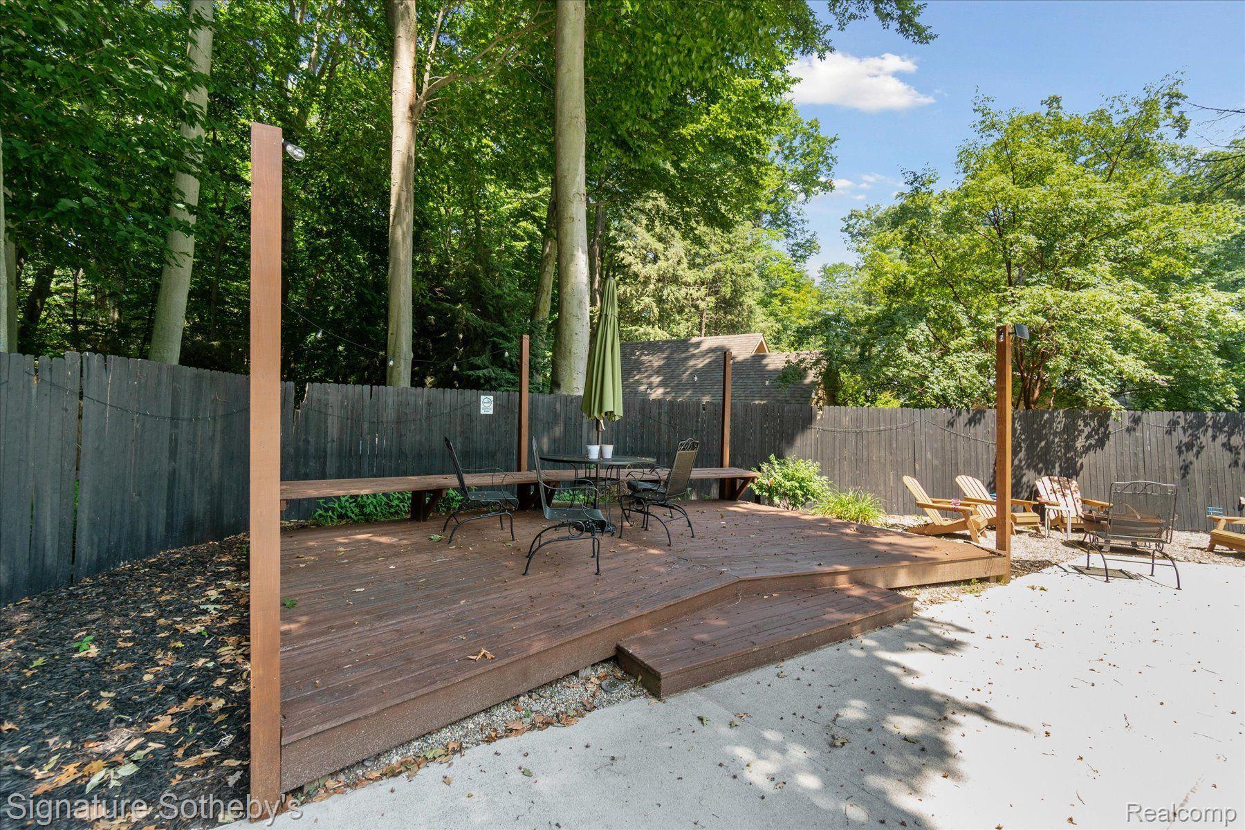 1091 MAPLE WALK Drive