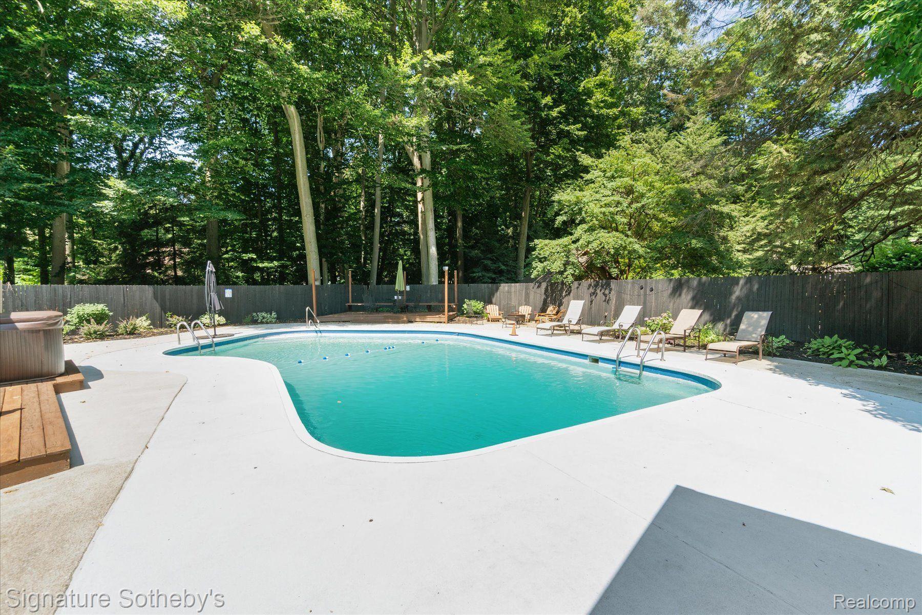 1091 MAPLE WALK Drive