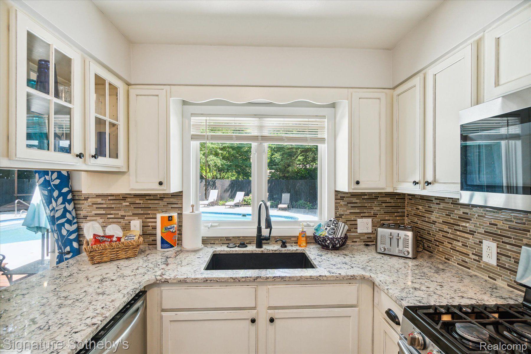 1091 MAPLE WALK Drive