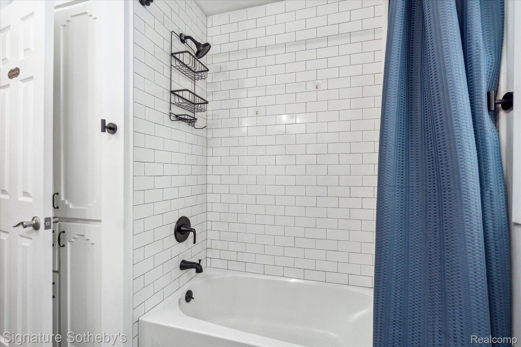 1091 MAPLE WALK Drive