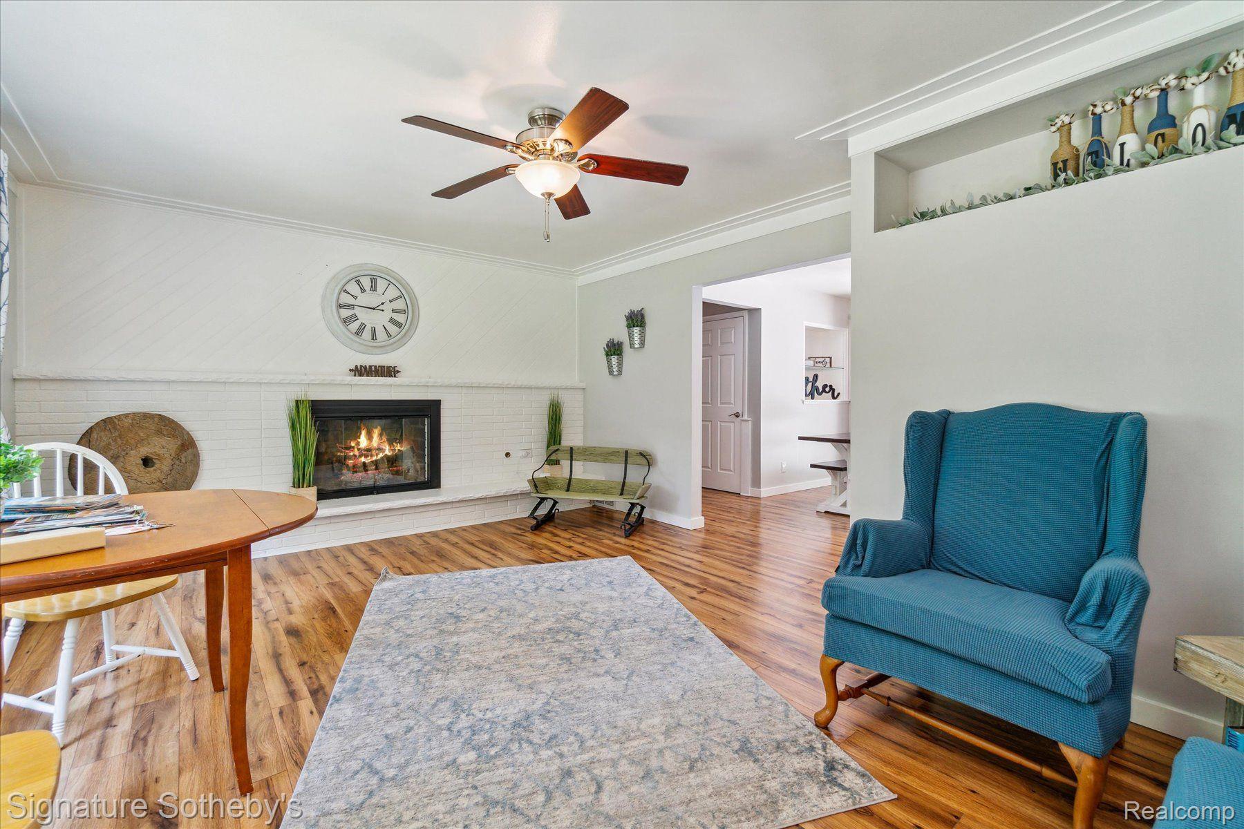 1091 MAPLE WALK Drive