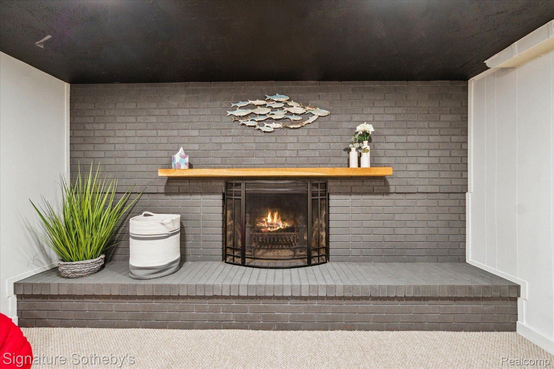 1091 MAPLE WALK Drive