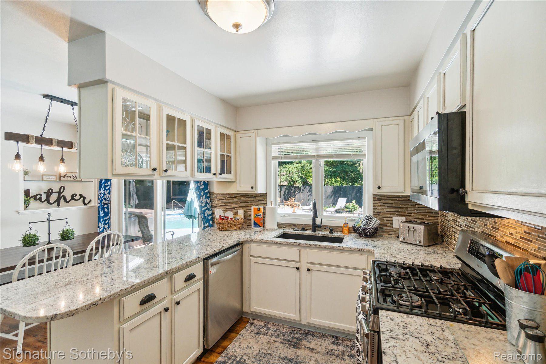 1091 MAPLE WALK Drive