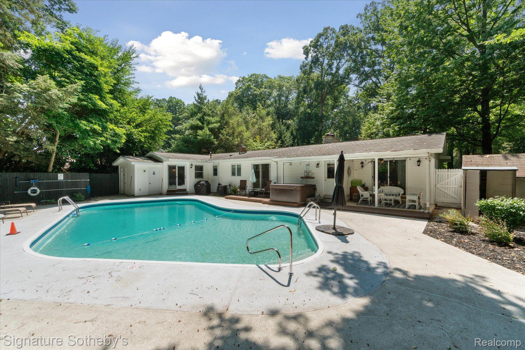 1091 MAPLE WALK Drive