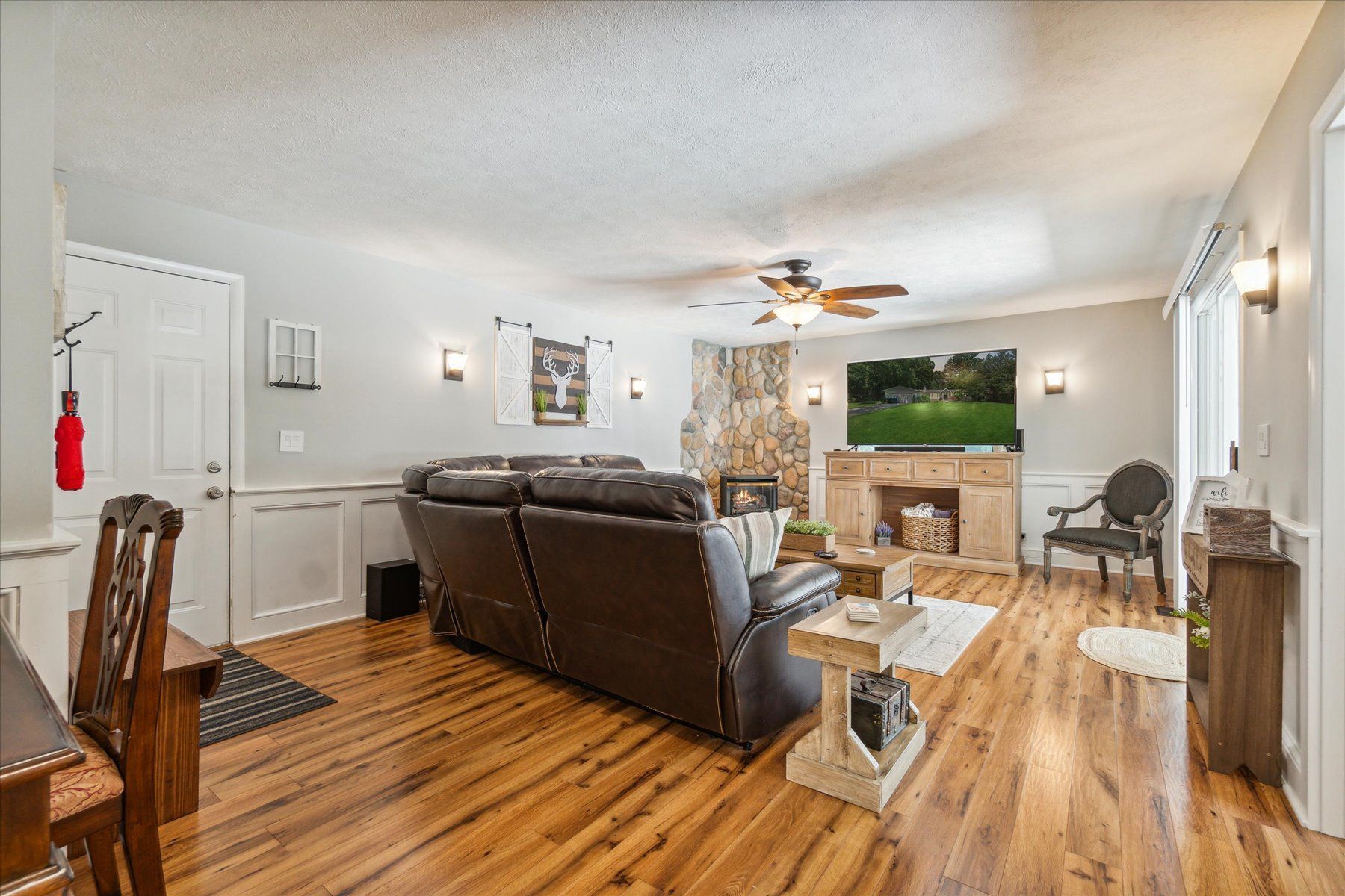 1091 MAPLE WALK Drive