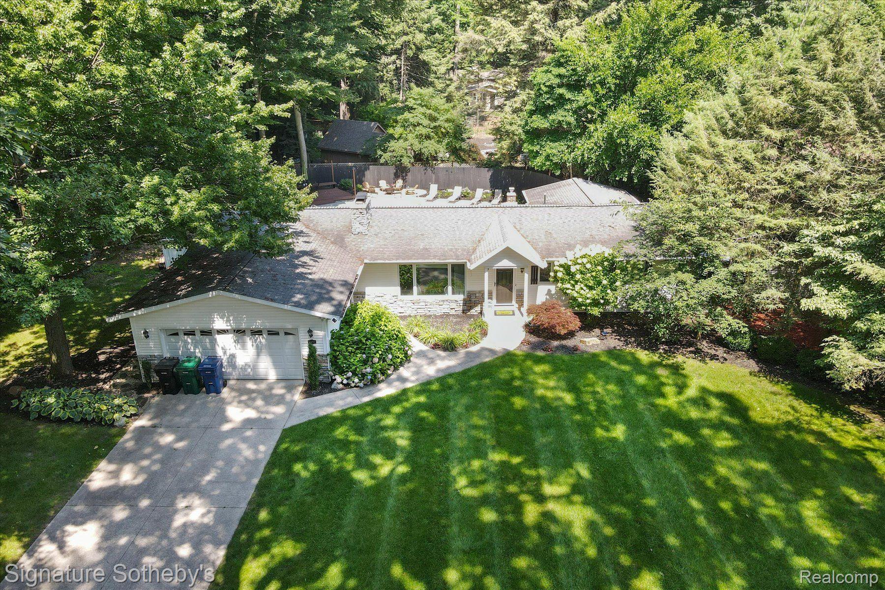 1091 MAPLE WALK Drive