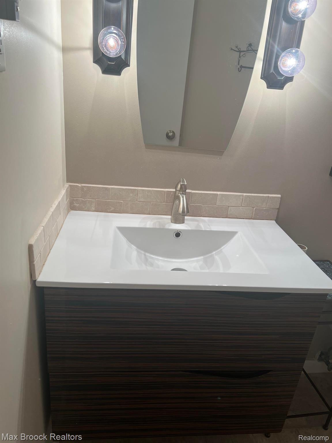 2661 KINGSTOWNE Drive