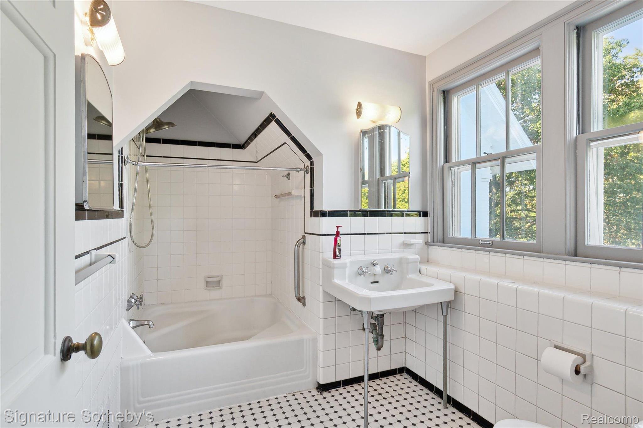 46400 W 10 MILE Road