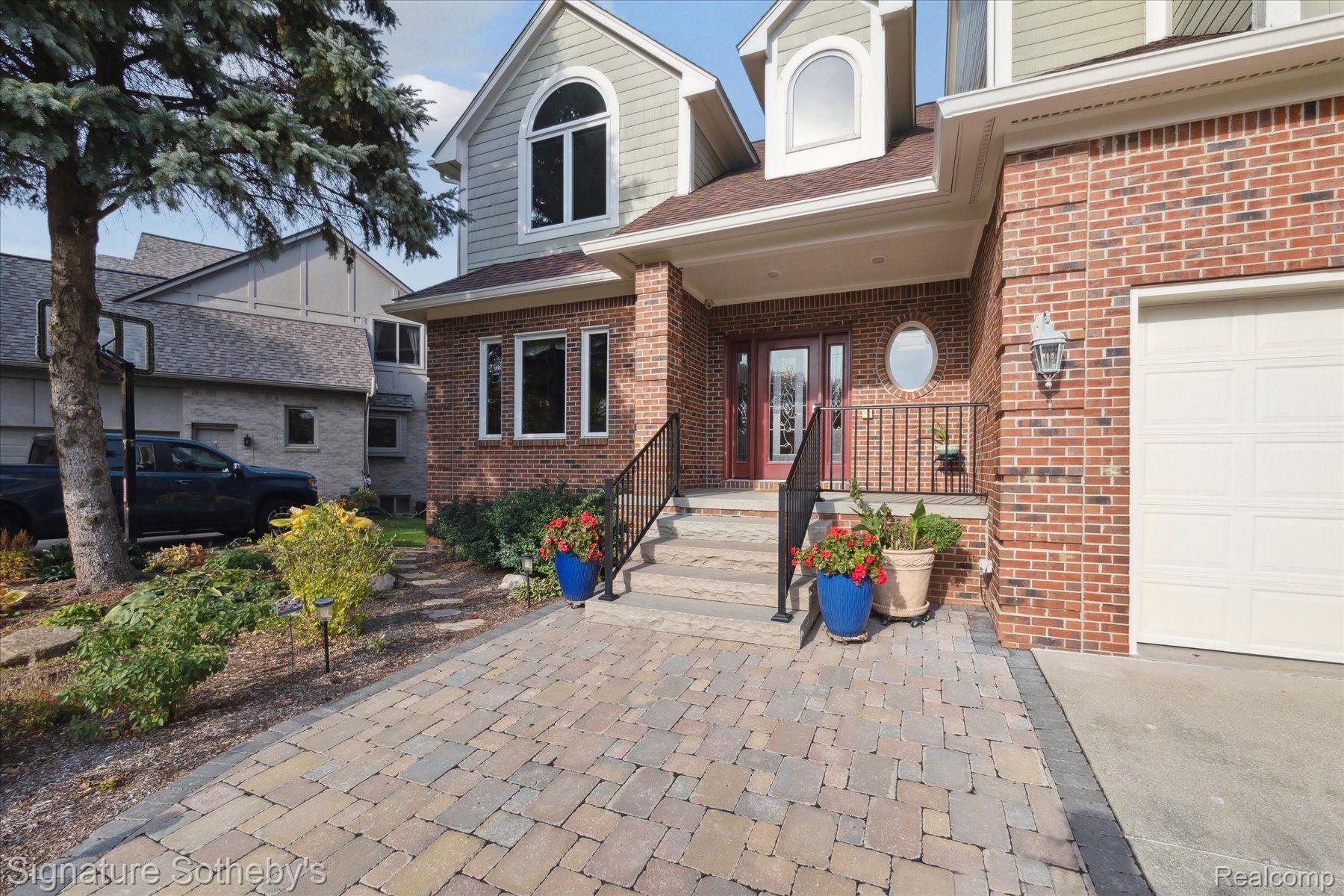 3112 PINE TREE S