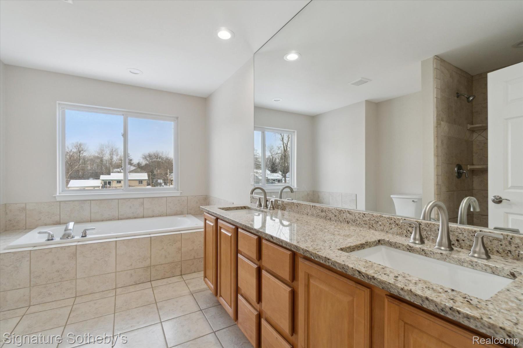 3930 CLUBVIEW Avenue E