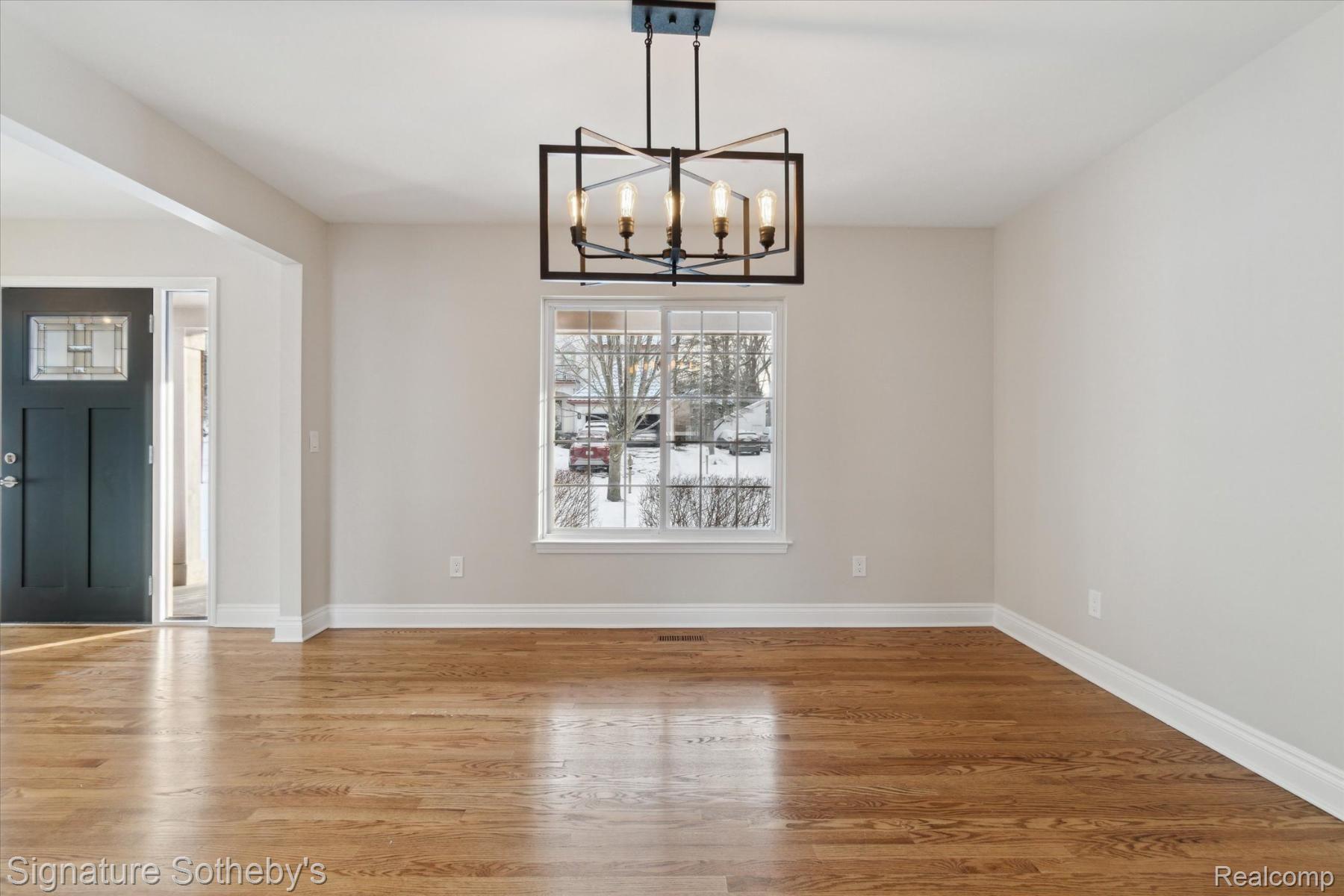 3930 CLUBVIEW Avenue E