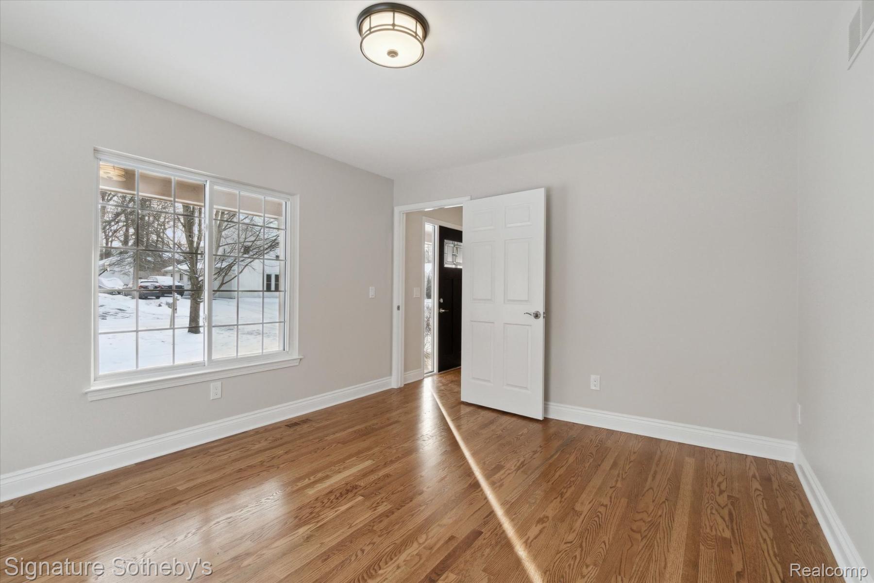 3930 CLUBVIEW Avenue E