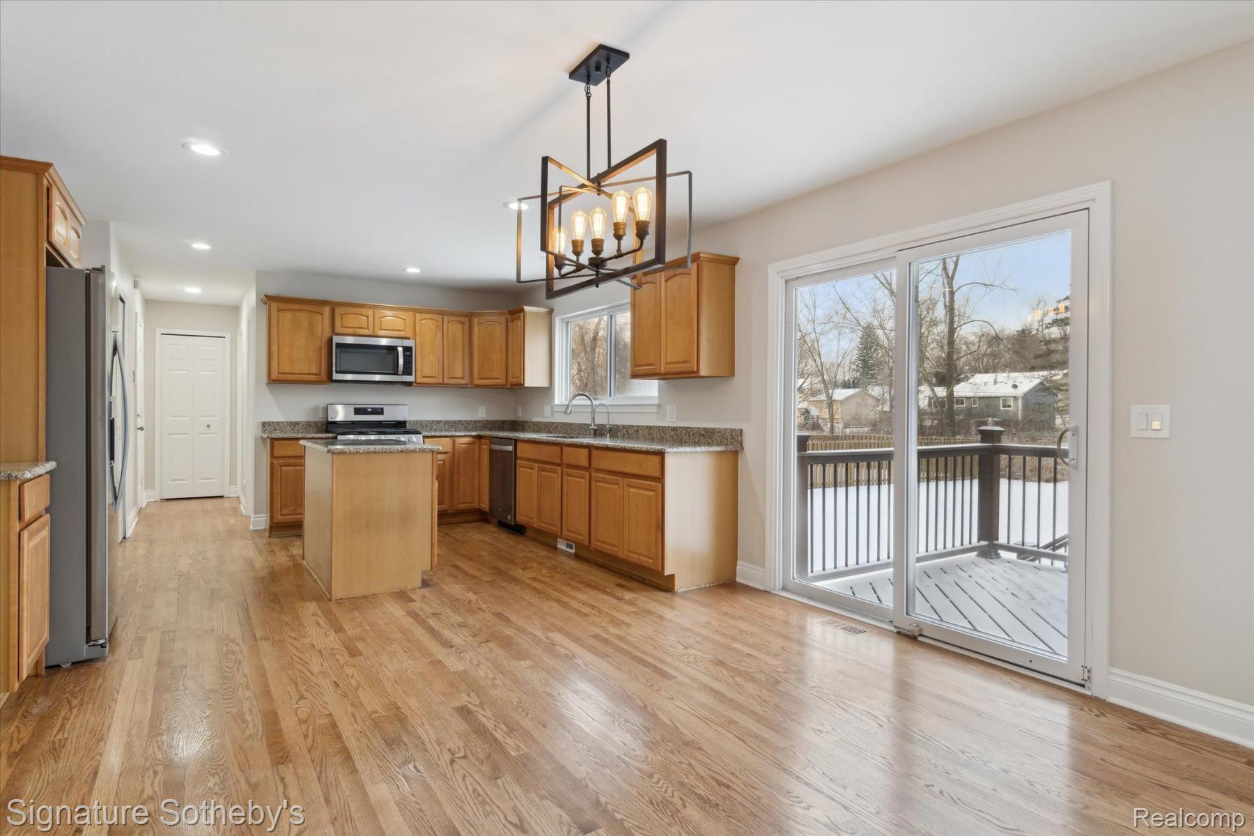 3930 CLUBVIEW Avenue E