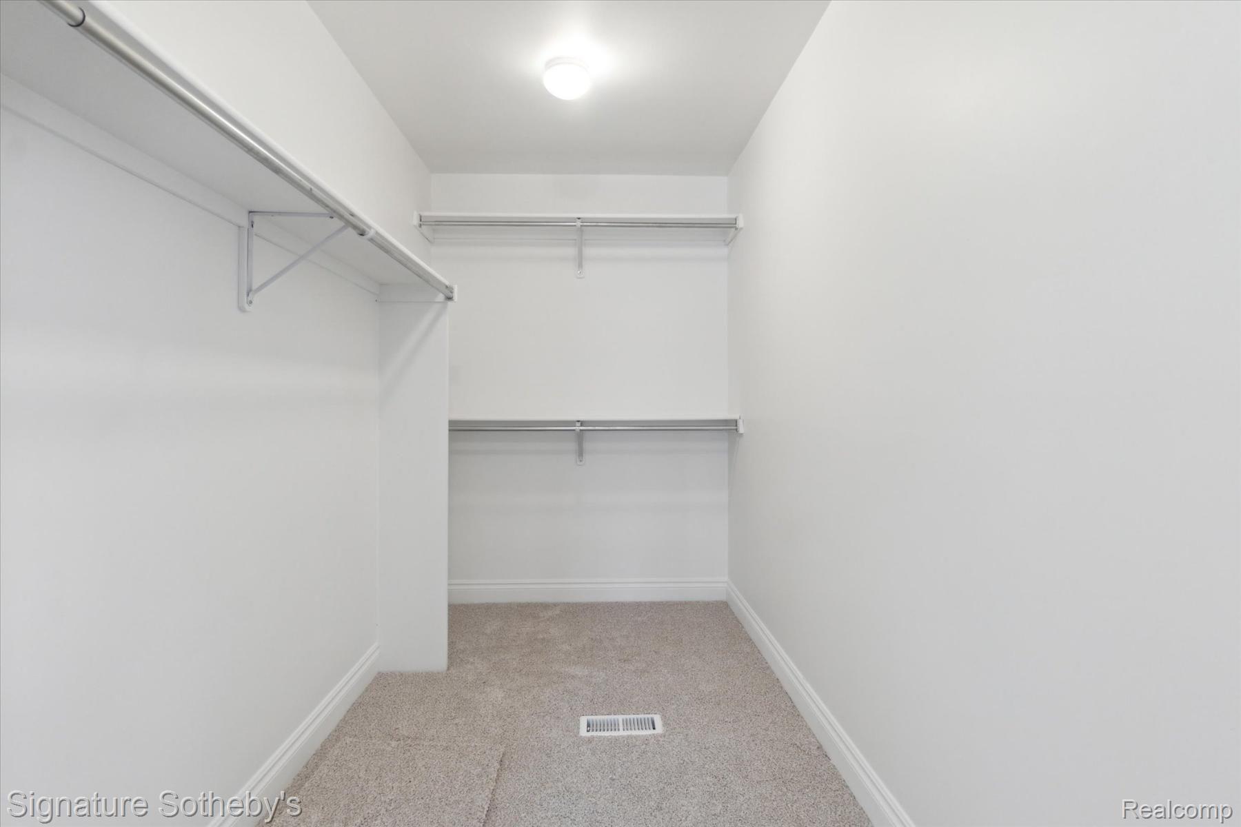 3930 CLUBVIEW Avenue E