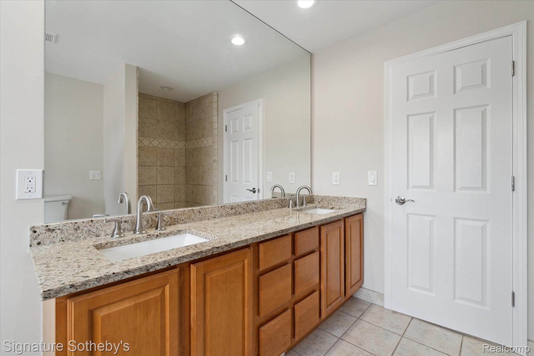 3930 CLUBVIEW Avenue E