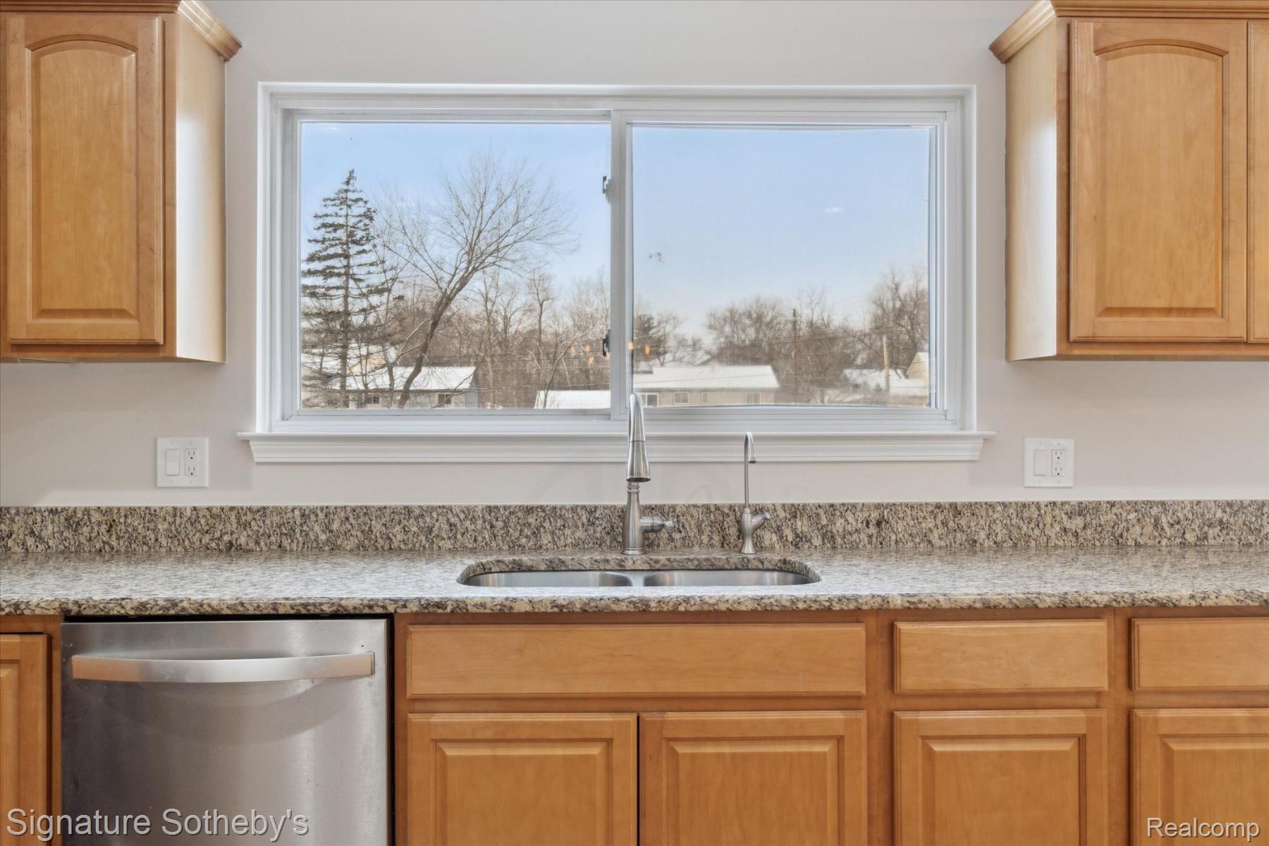 3930 CLUBVIEW Avenue E