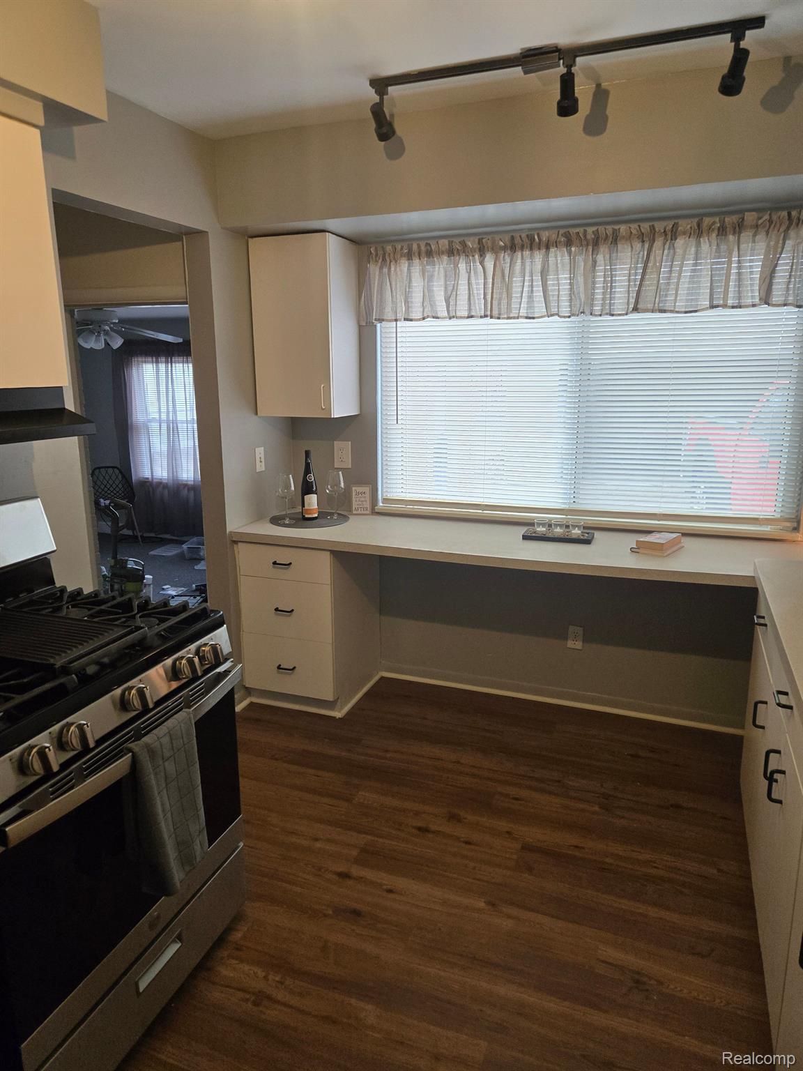 18296 MACARTHUR Street