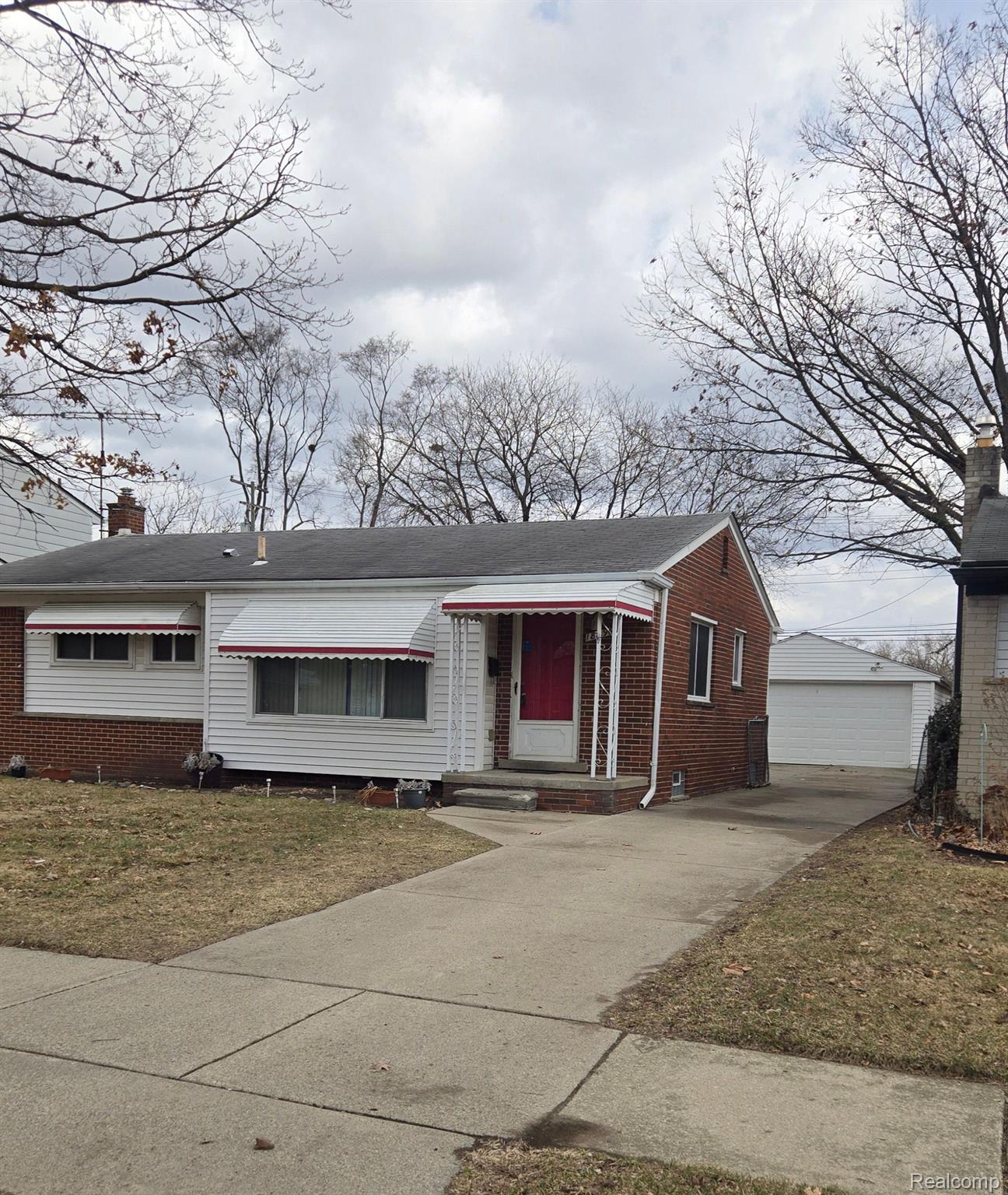 18296 MACARTHUR Street