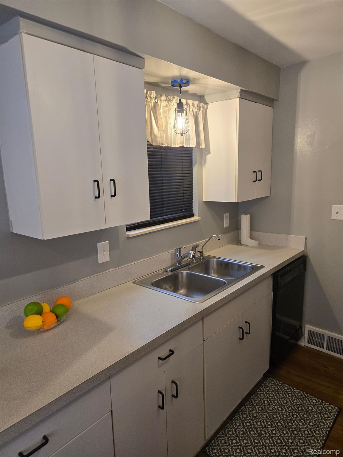 18296 MACARTHUR Street