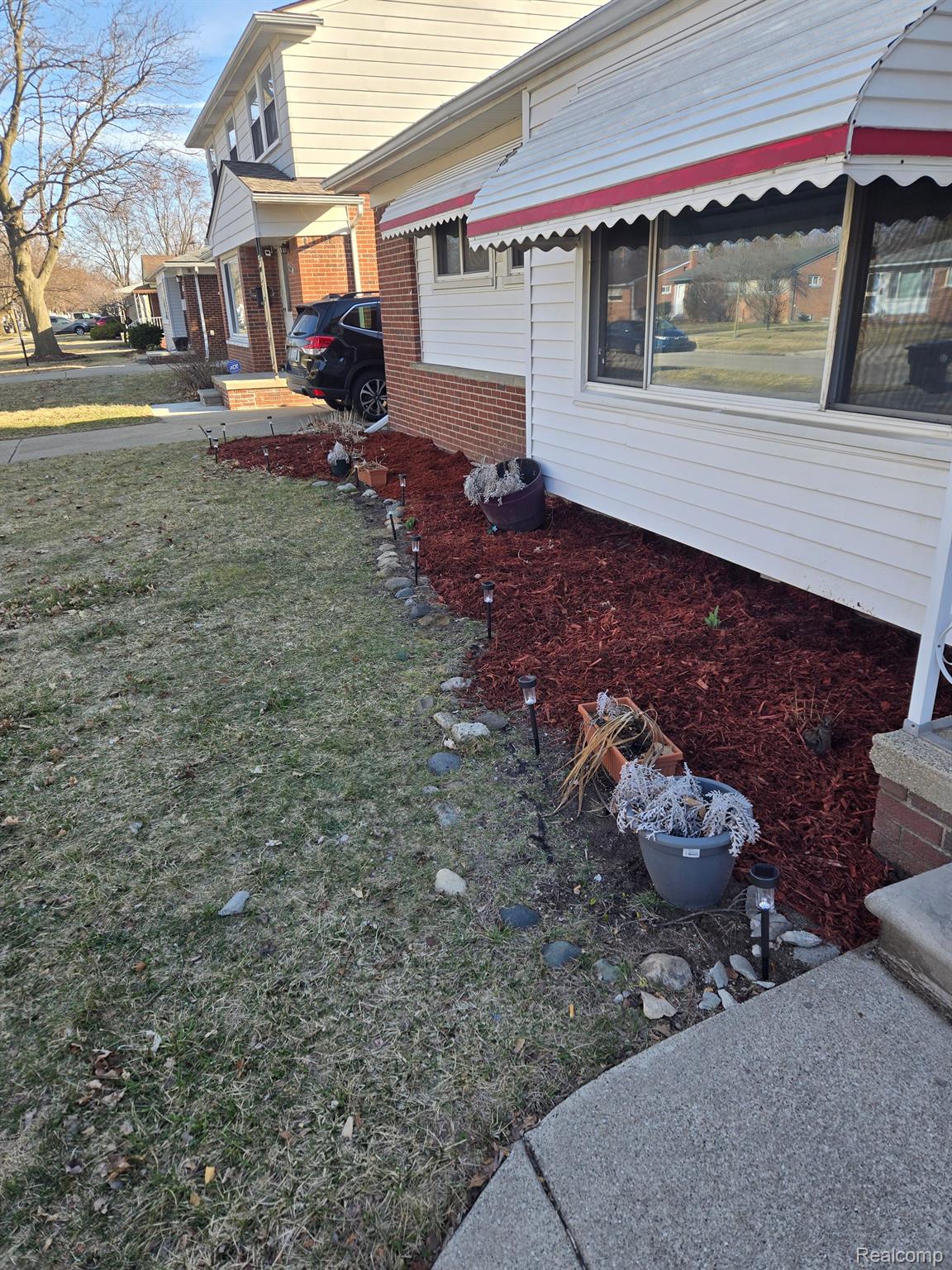 18296 MACARTHUR Street