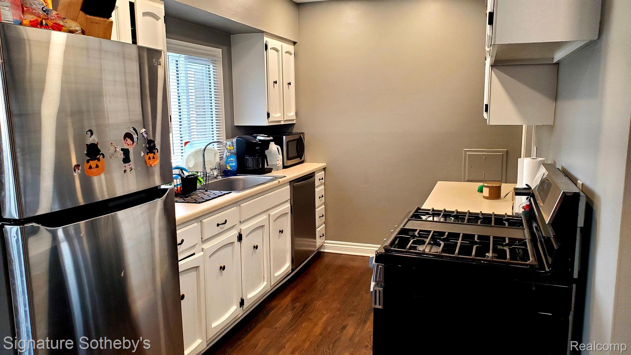 3898 BREAKER Street E