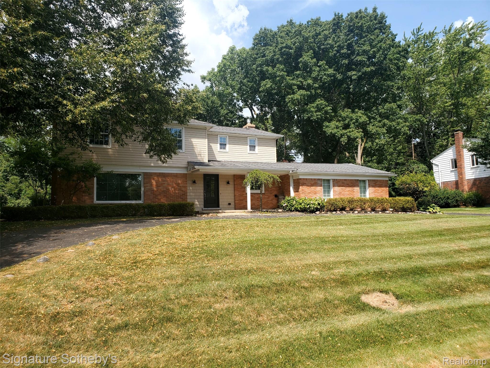 2200 Brenthaven Drive E