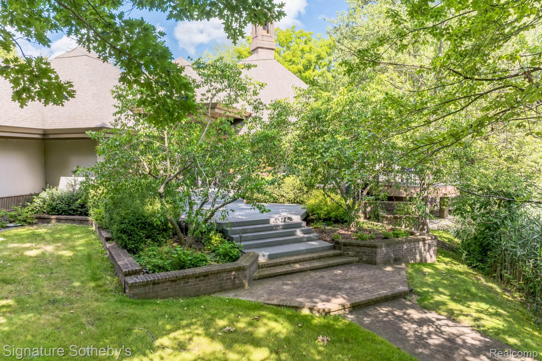 401 Glazier Road