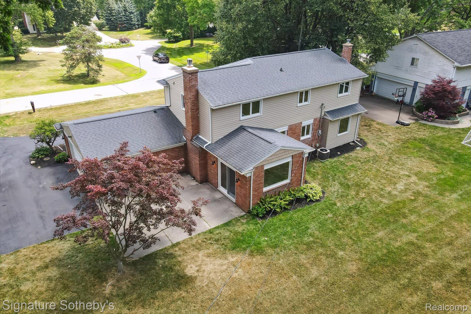 2200 Brenthaven Drive E
