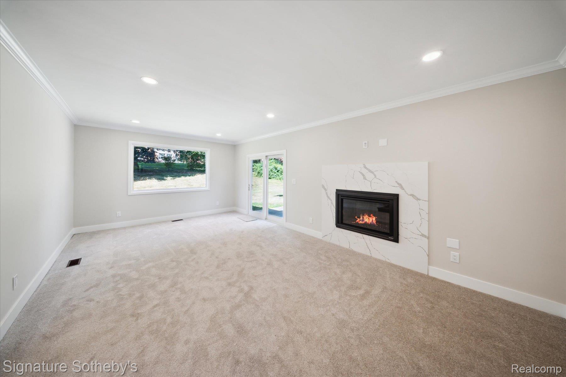 2200 Brenthaven Drive E
