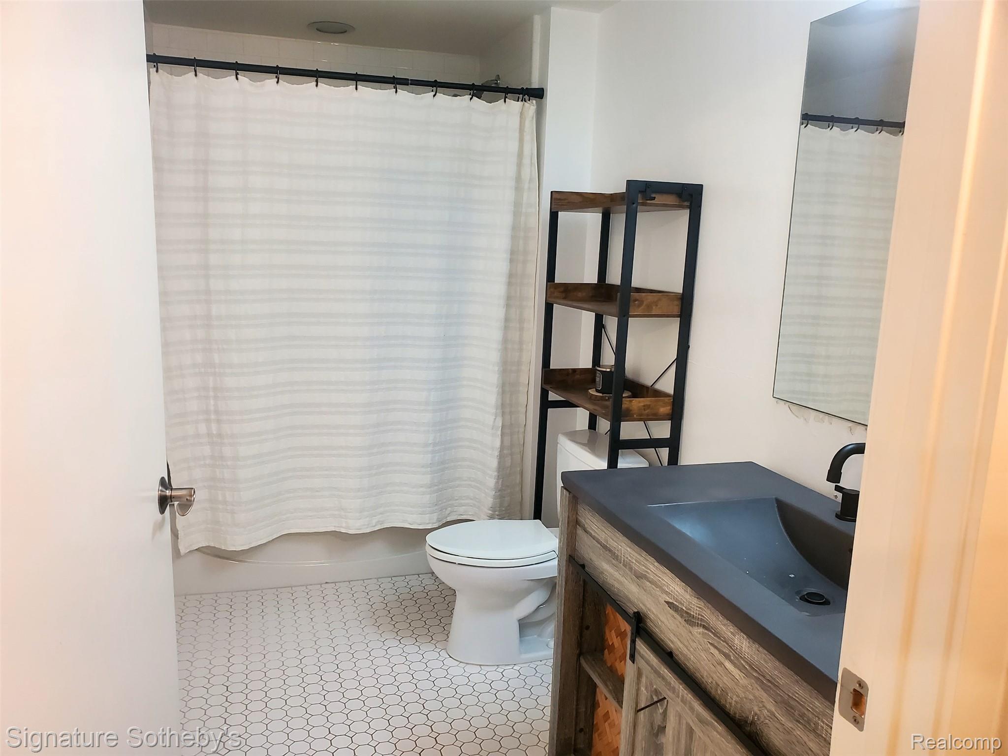 111 N Main Street 202