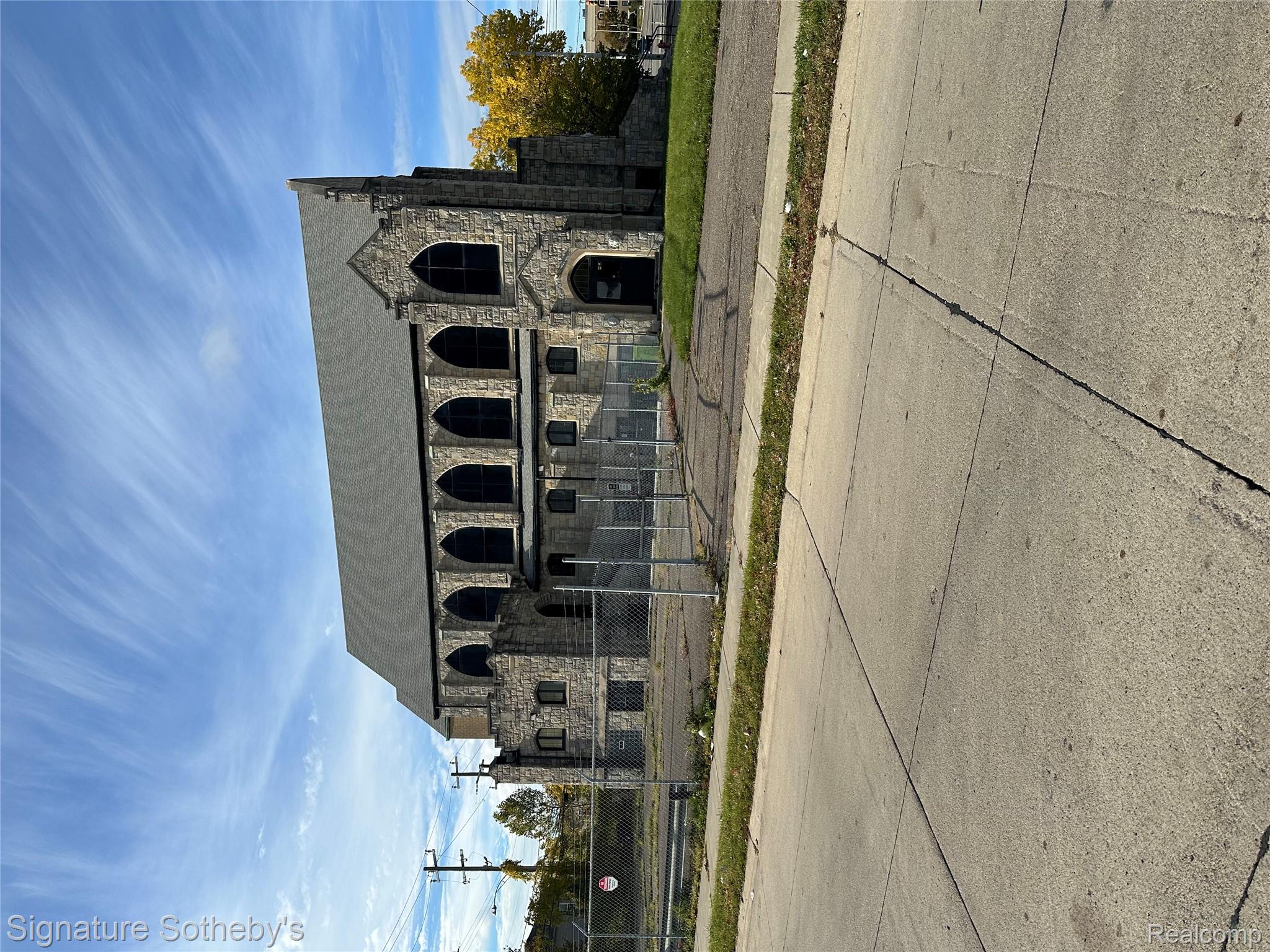 10624 E Jefferson Avenue