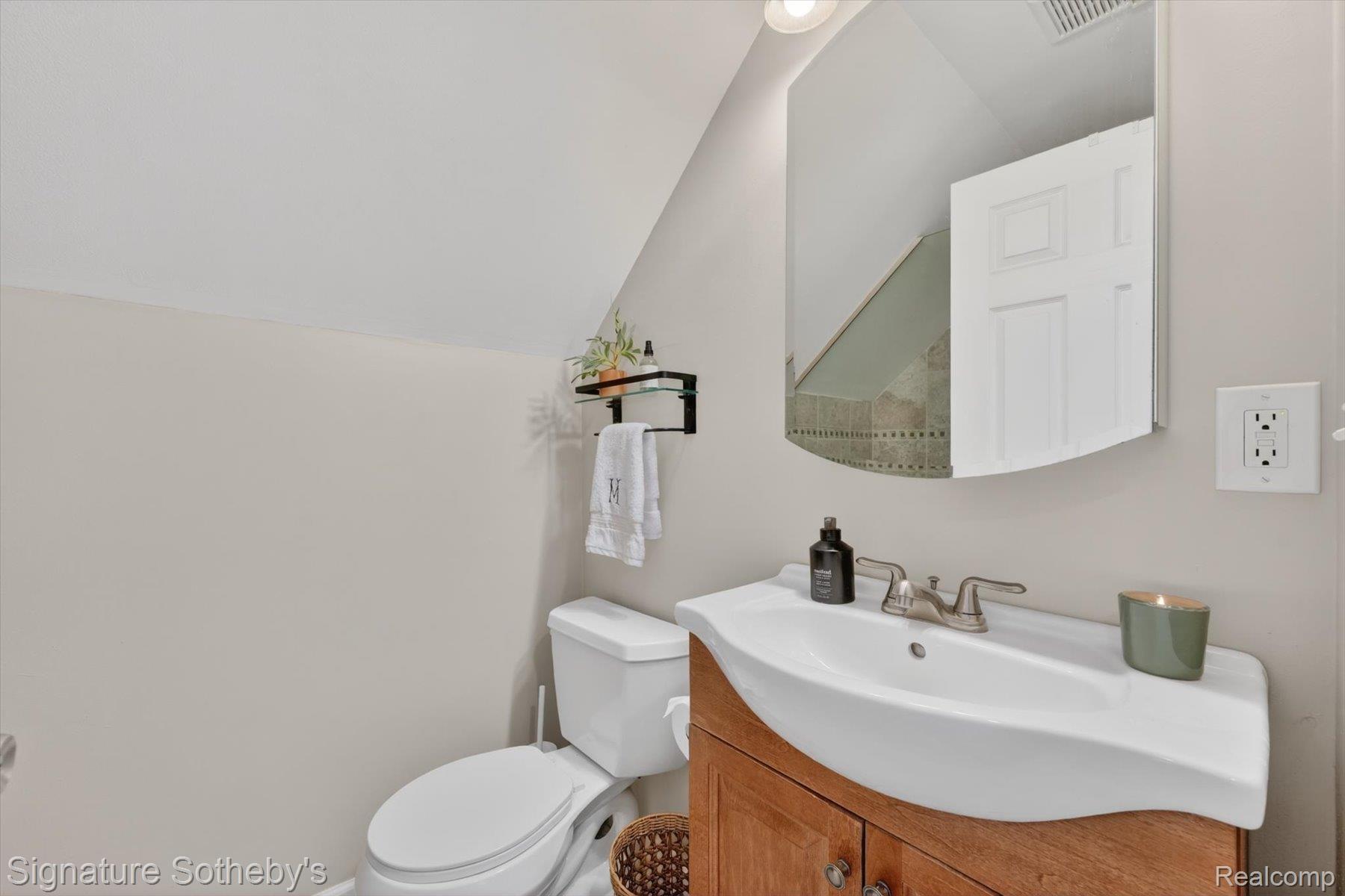 3210 N Altadena Avenue