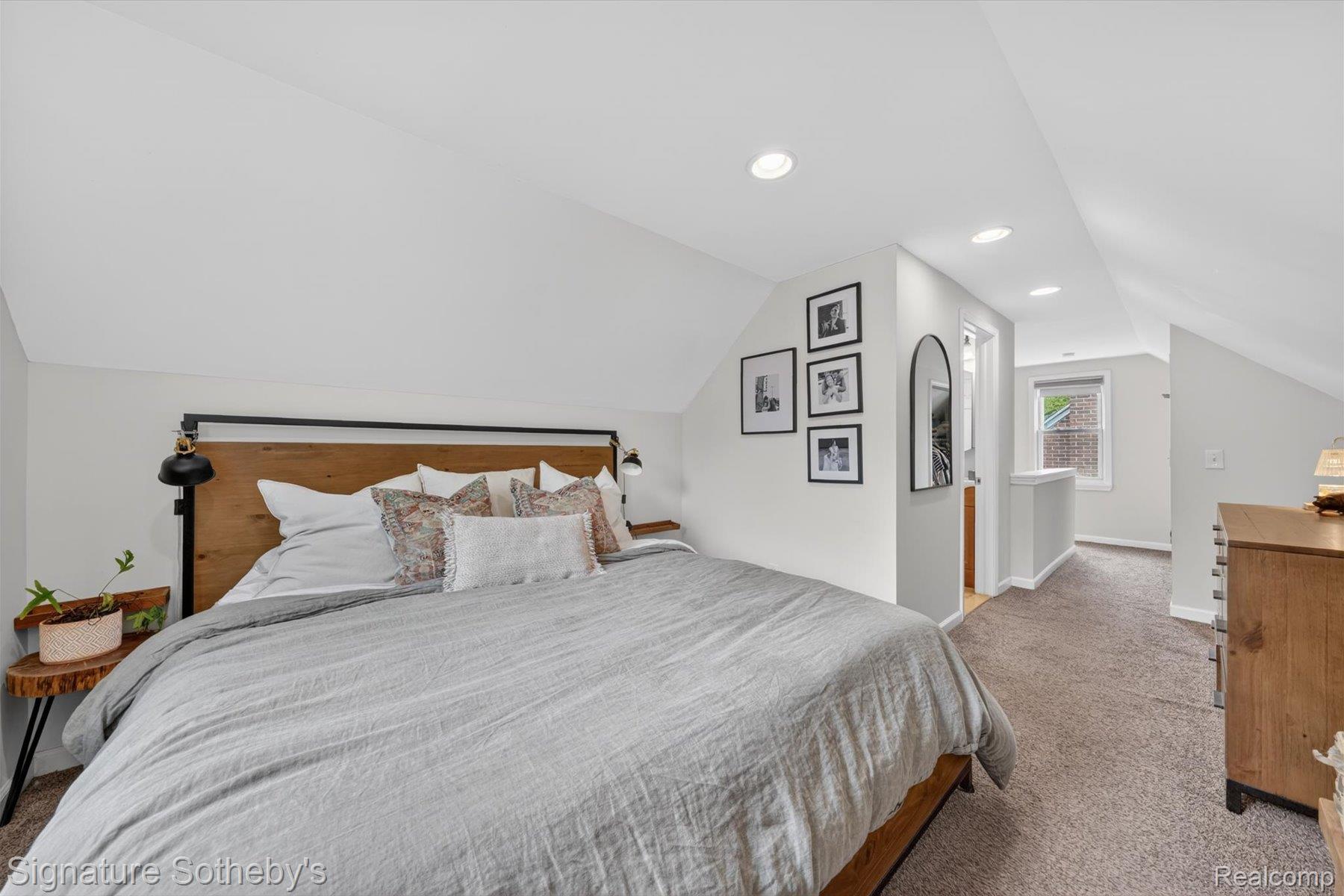 3210 N Altadena Avenue
