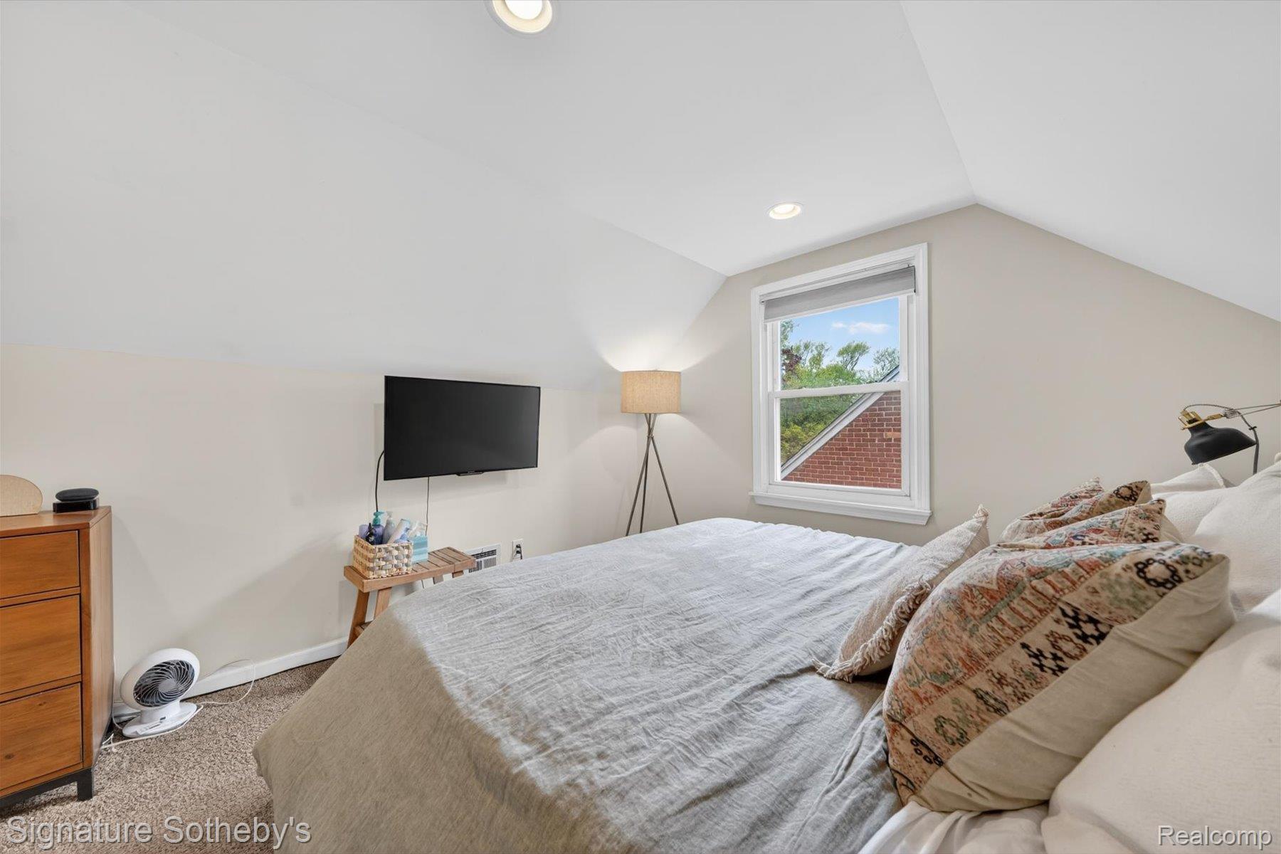 3210 N Altadena Avenue