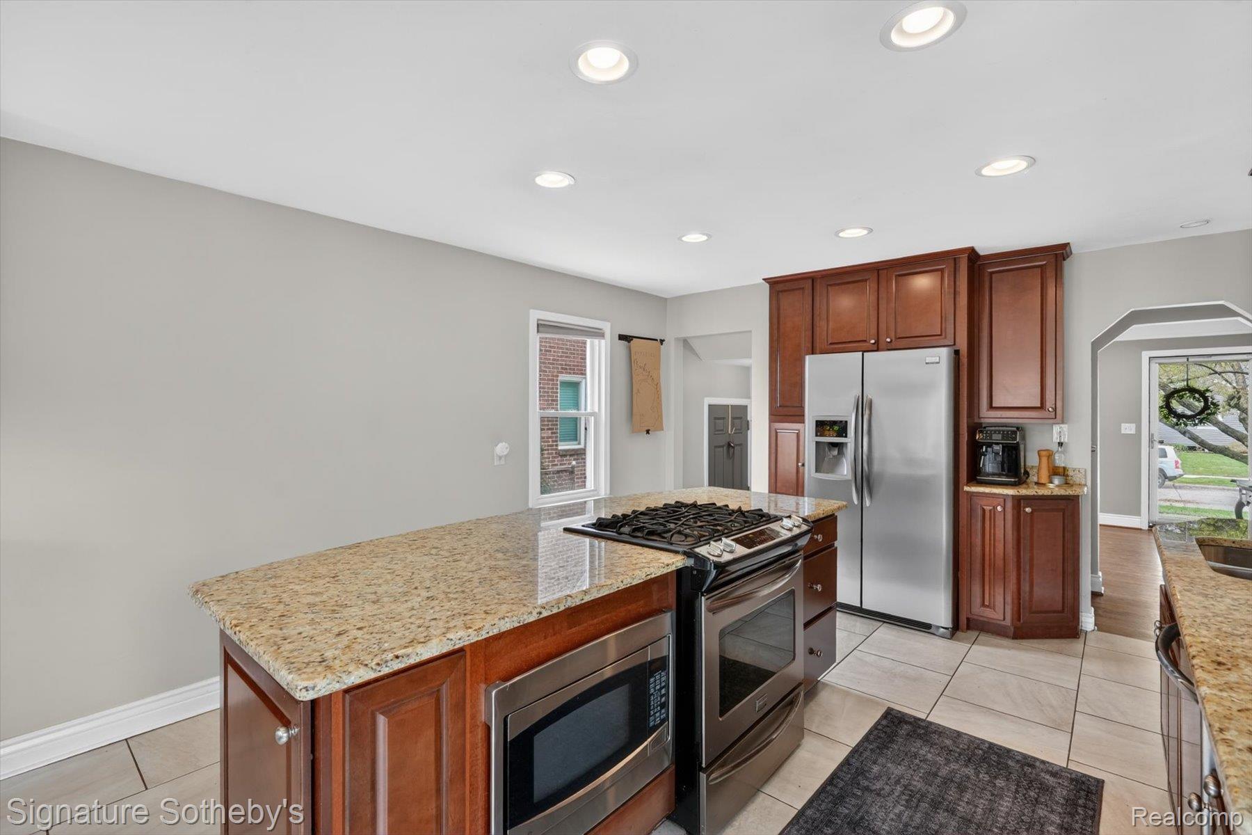 3210 N Altadena Avenue