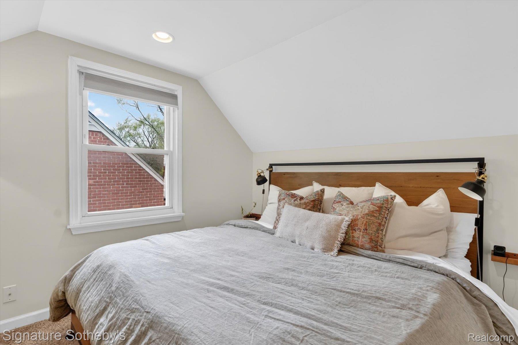 3210 N Altadena Avenue