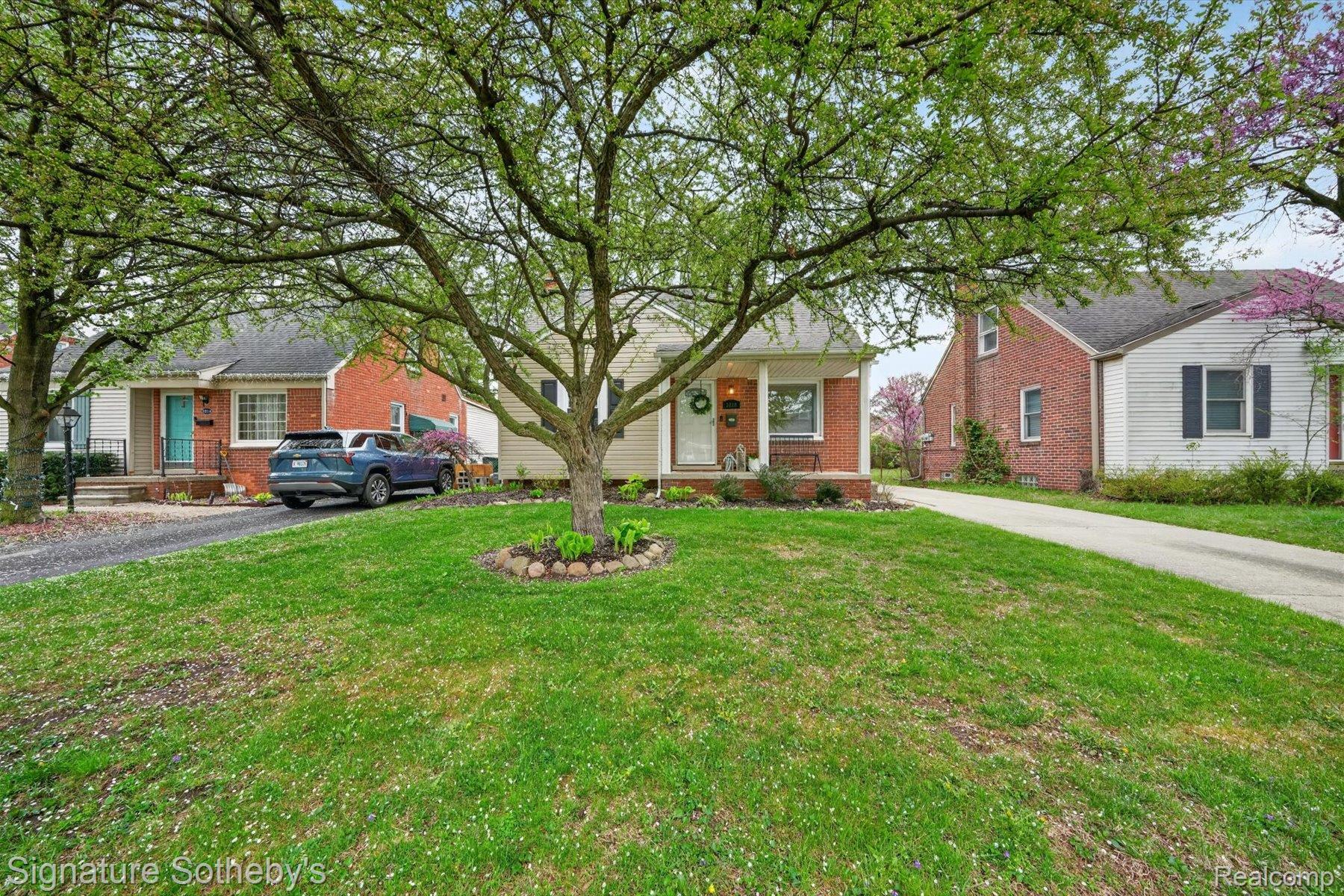 3210 N Altadena Avenue