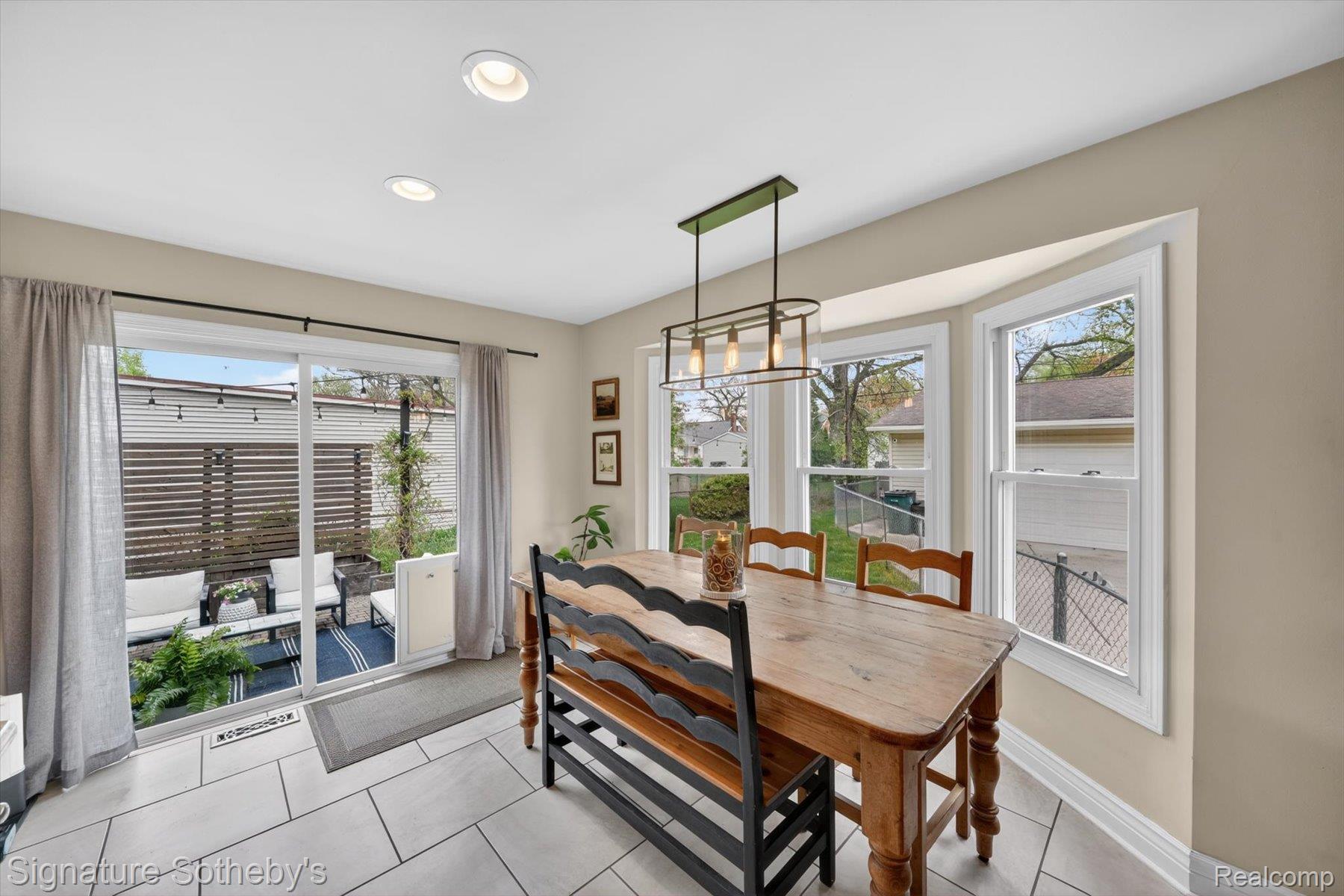 3210 N Altadena Avenue