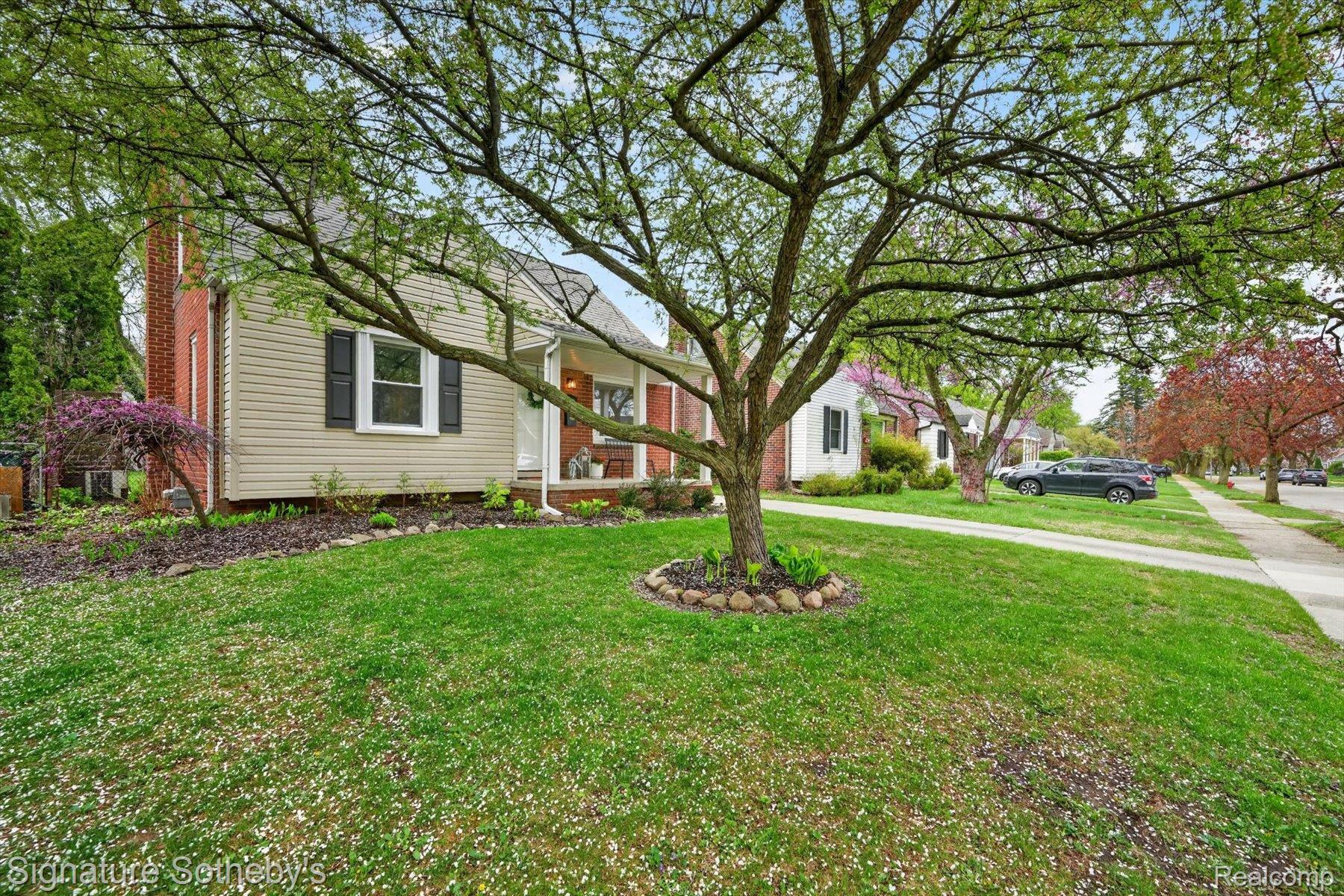 3210 N Altadena Avenue