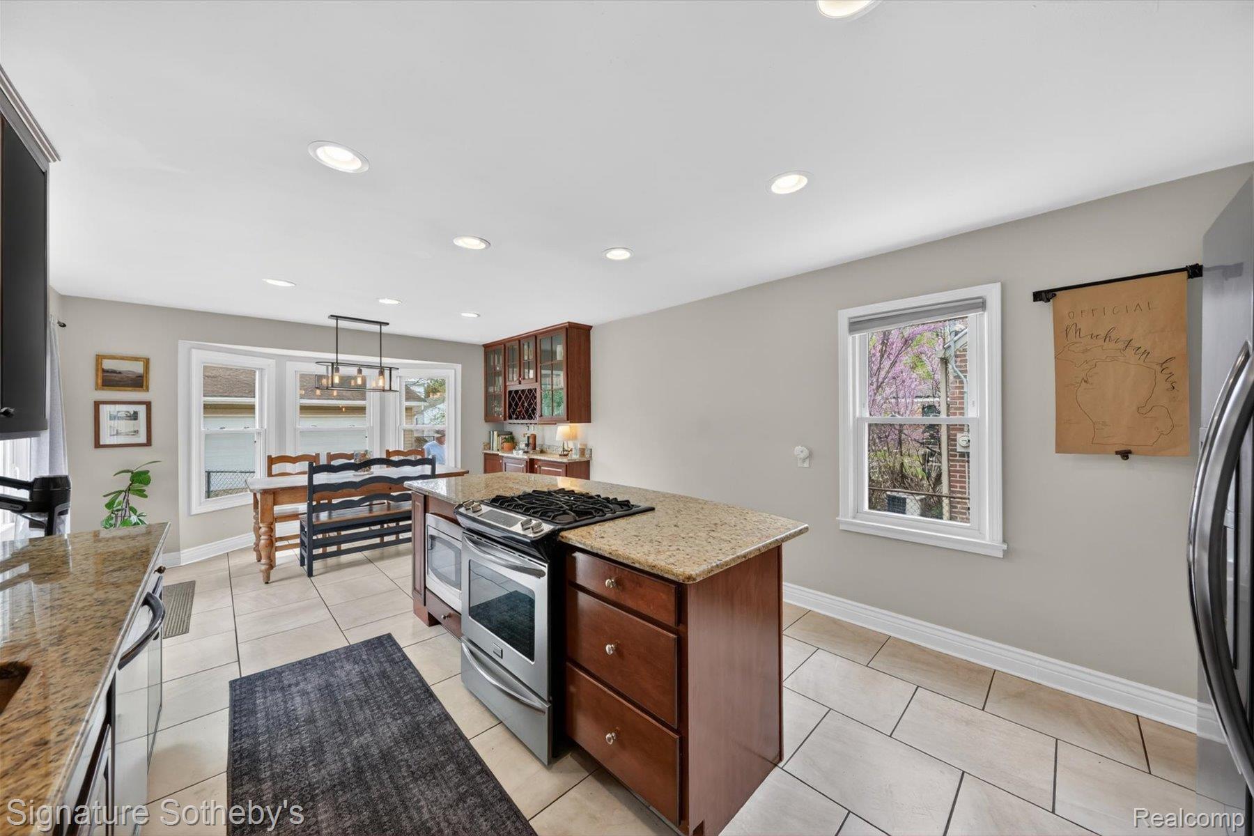 3210 N Altadena Avenue