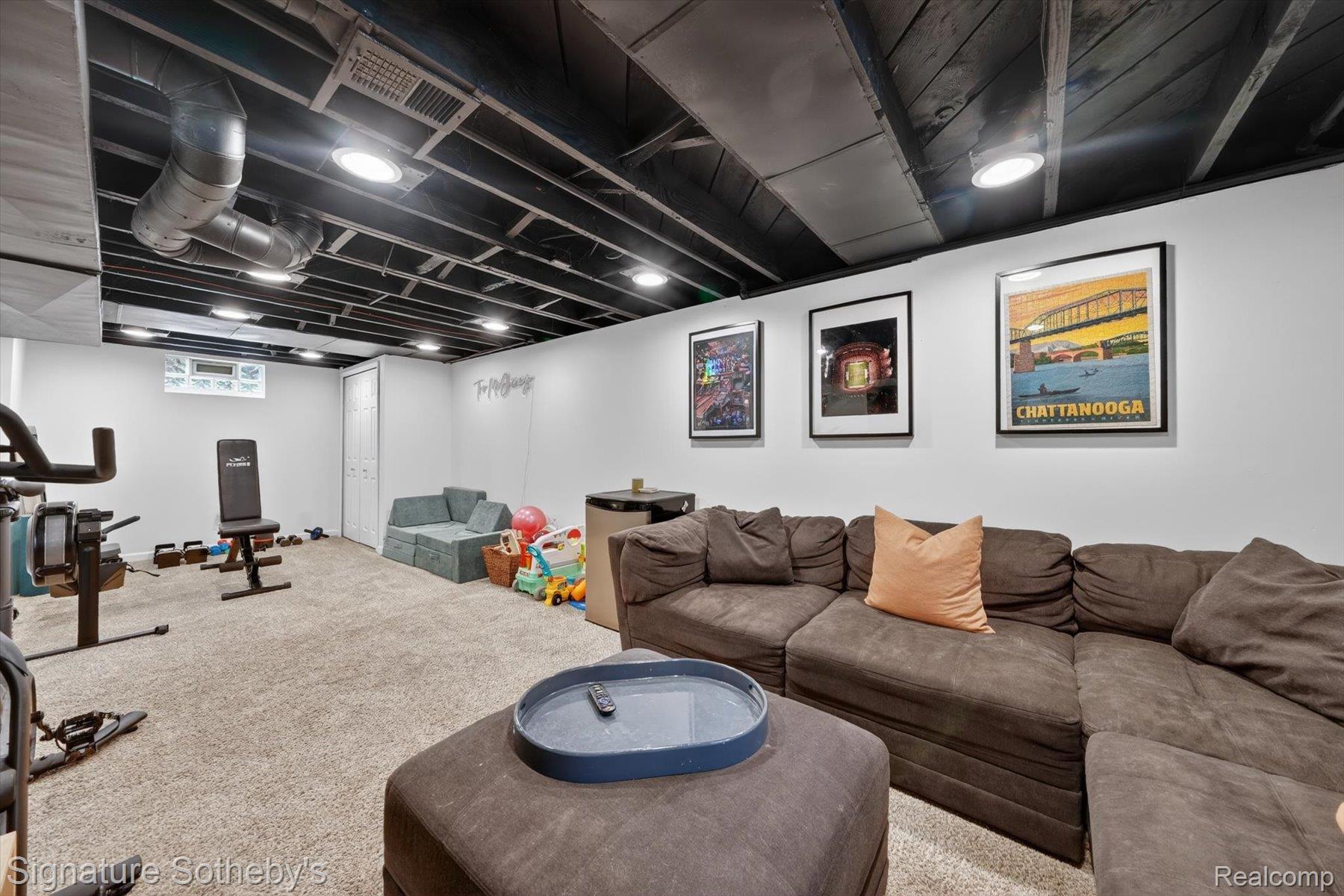 3210 N Altadena Avenue