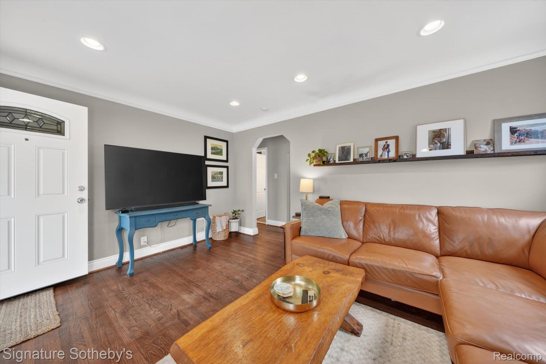3210 N Altadena Avenue