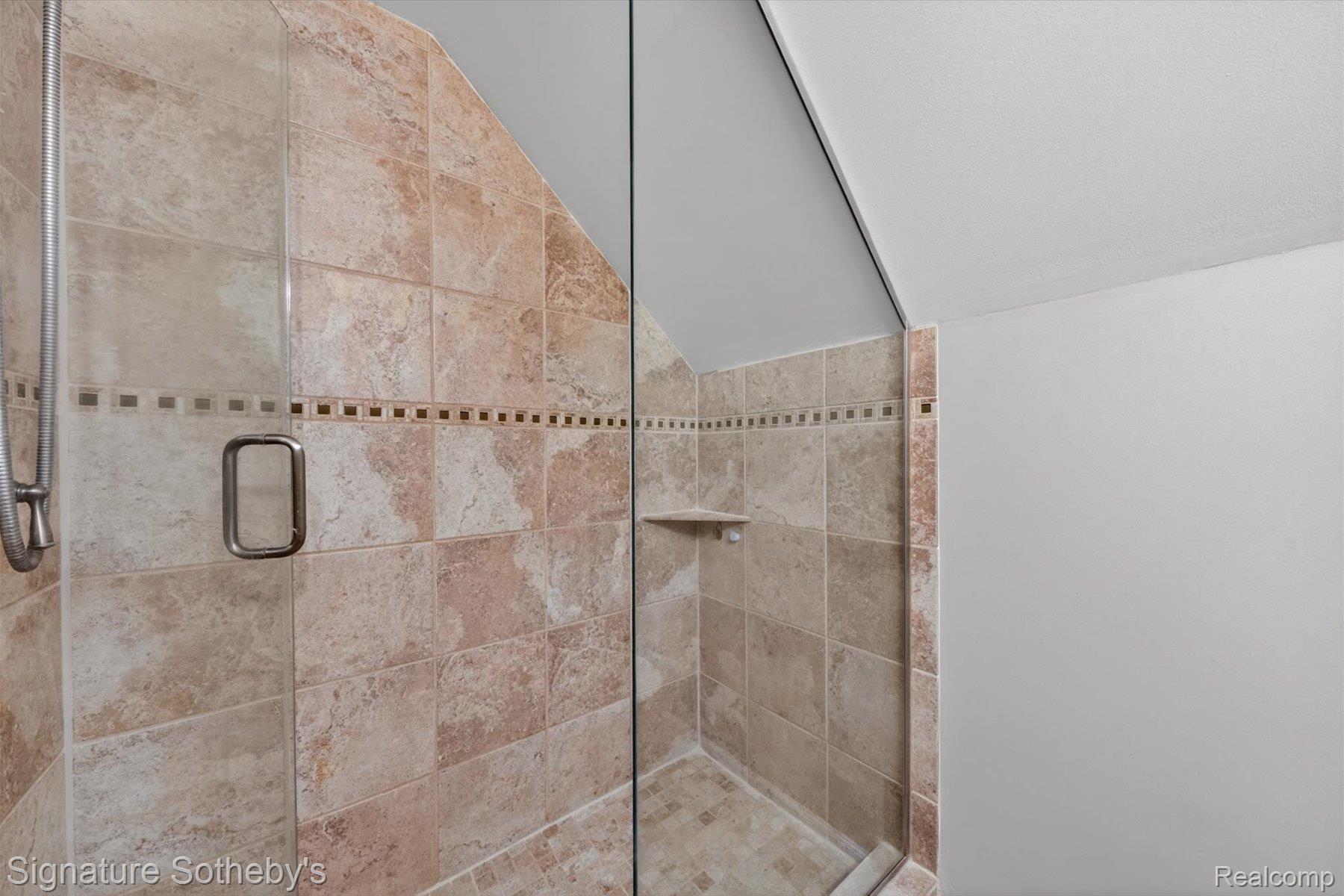 3210 N Altadena Avenue